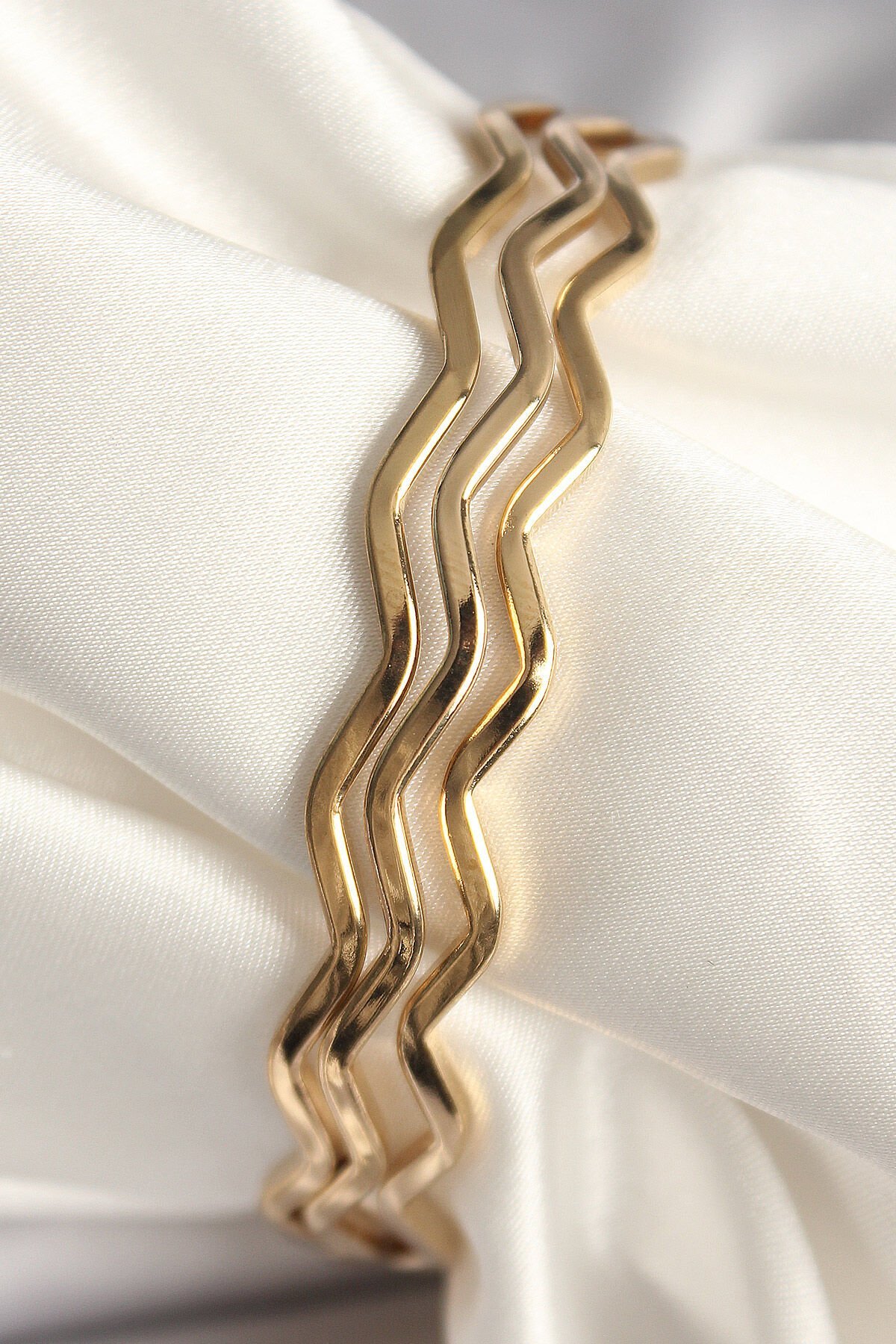 316L Çelik Gold Renk Ajda Model Kadın Bileklik - TJ-BB6877