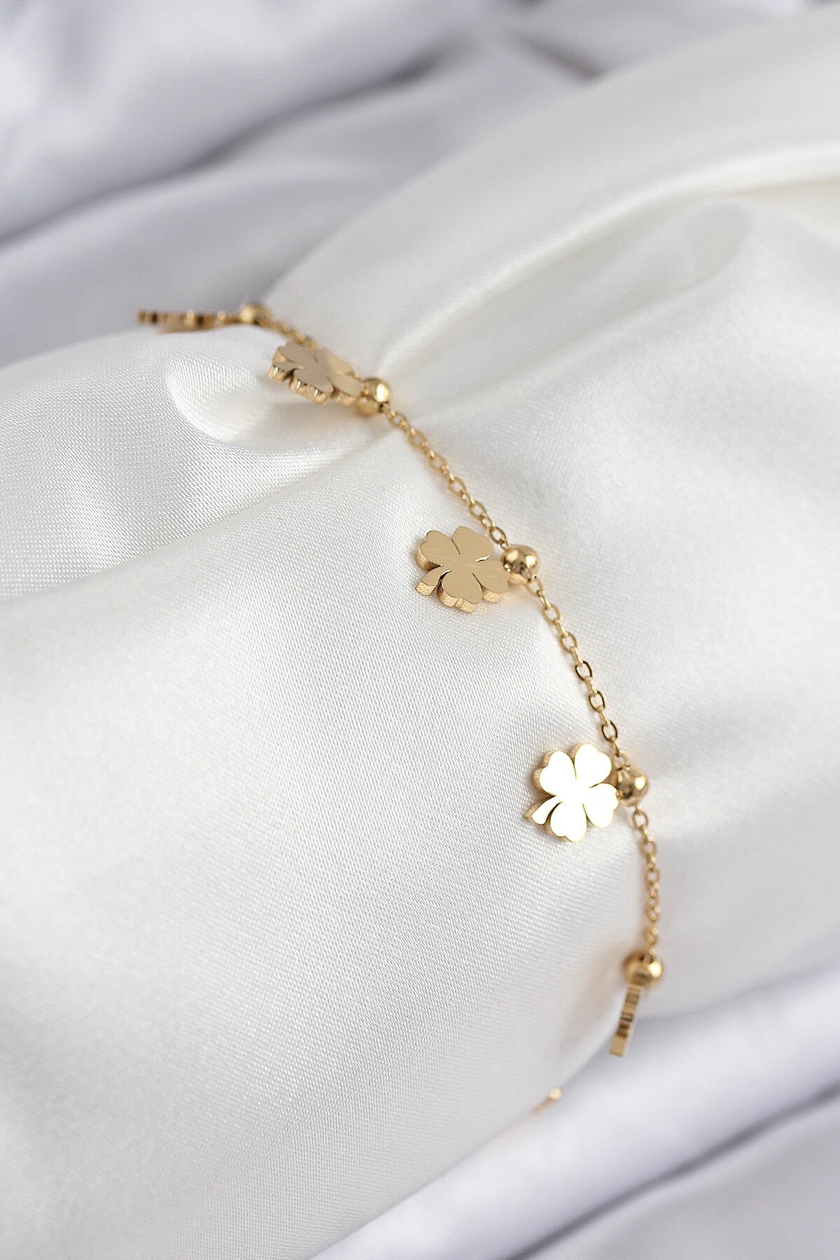 316L Çelik Sıralı Yonca Model Gold Renk Kadın Bileklik - TJ-BB7824