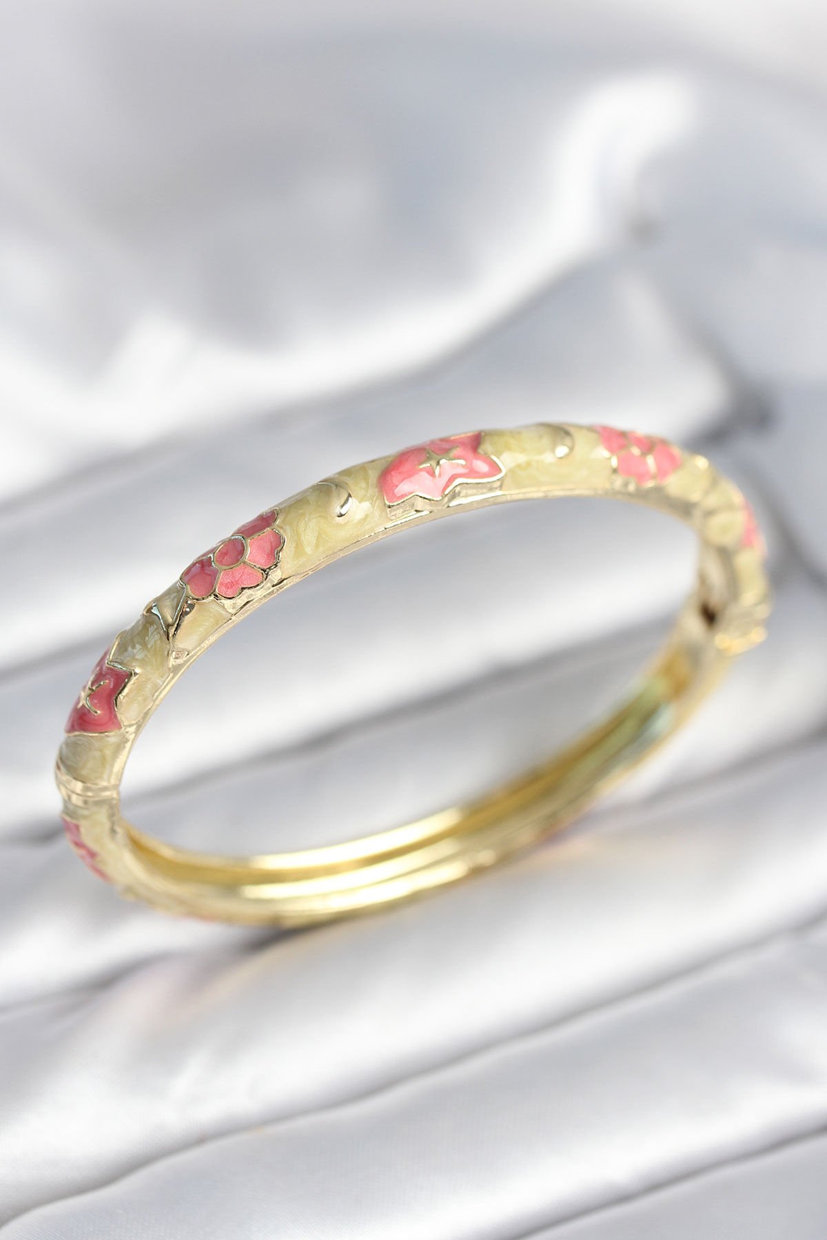 Yeşil Krem Renk Detaylı Mineli Kelepçe - TJ-BB8008