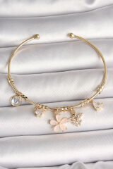 Pirinç Gold Renk Sallantı Pembe Mineli Çiçek Figür Zirkon Taşlı Kelebek Detay Charm Kadın Bileklik - TJ-BB6891
