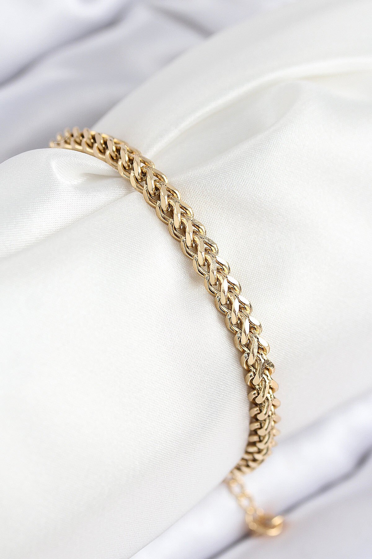 316L Çelik Örgü Zincir Model Gold Renk Kadın Bileklik - TJ-BB7839