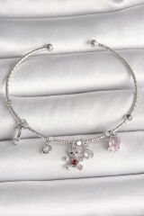 Pirinç Gümüş Renk Sallantı Zirkon Taşlı Ayıcık Figür Kırmızı Taş Detay Charm Kadın Bileklik - TJ-BB6912
