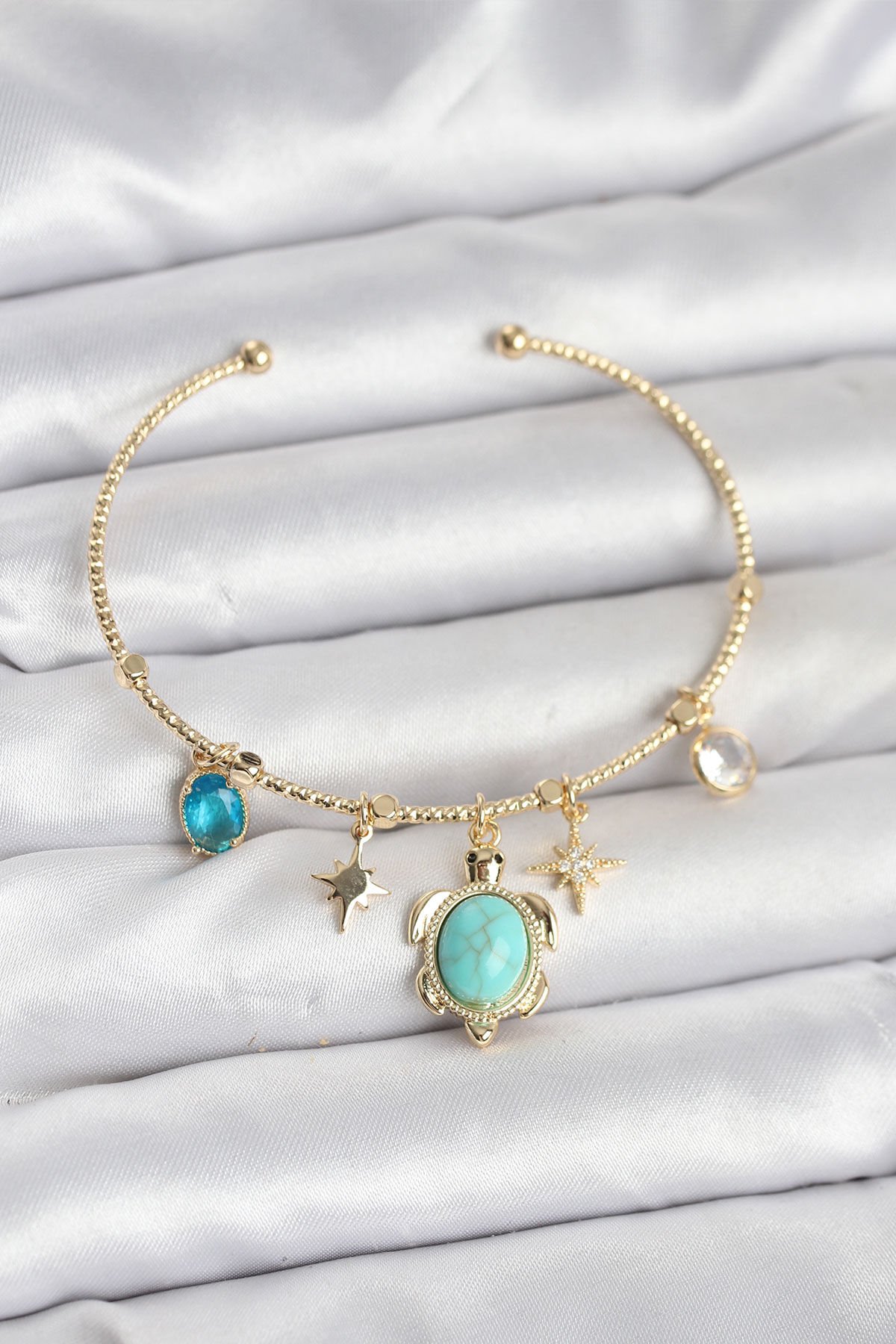 Caretta Caretta Charmlı Gold Renk Kadın Bileklik - TJ-BB8033