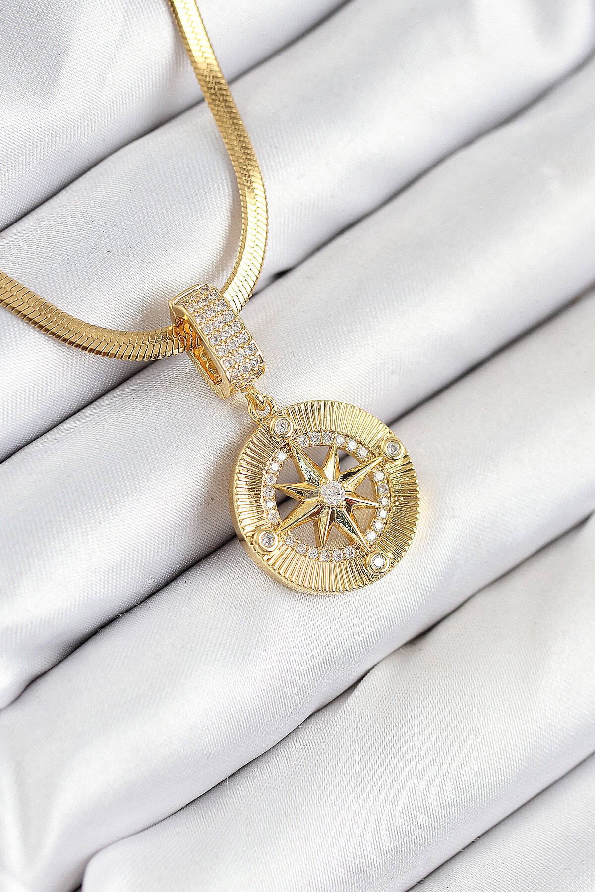 316L Çelik Zirkon Taşlı Pusula Model Gold Renk Kadın Kolye - TJ-BKO10532