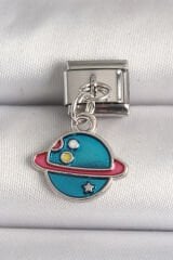 316L Çelik Gümüş Renk Mavi Satürn Model Nomination Charm - TJ-BC1222