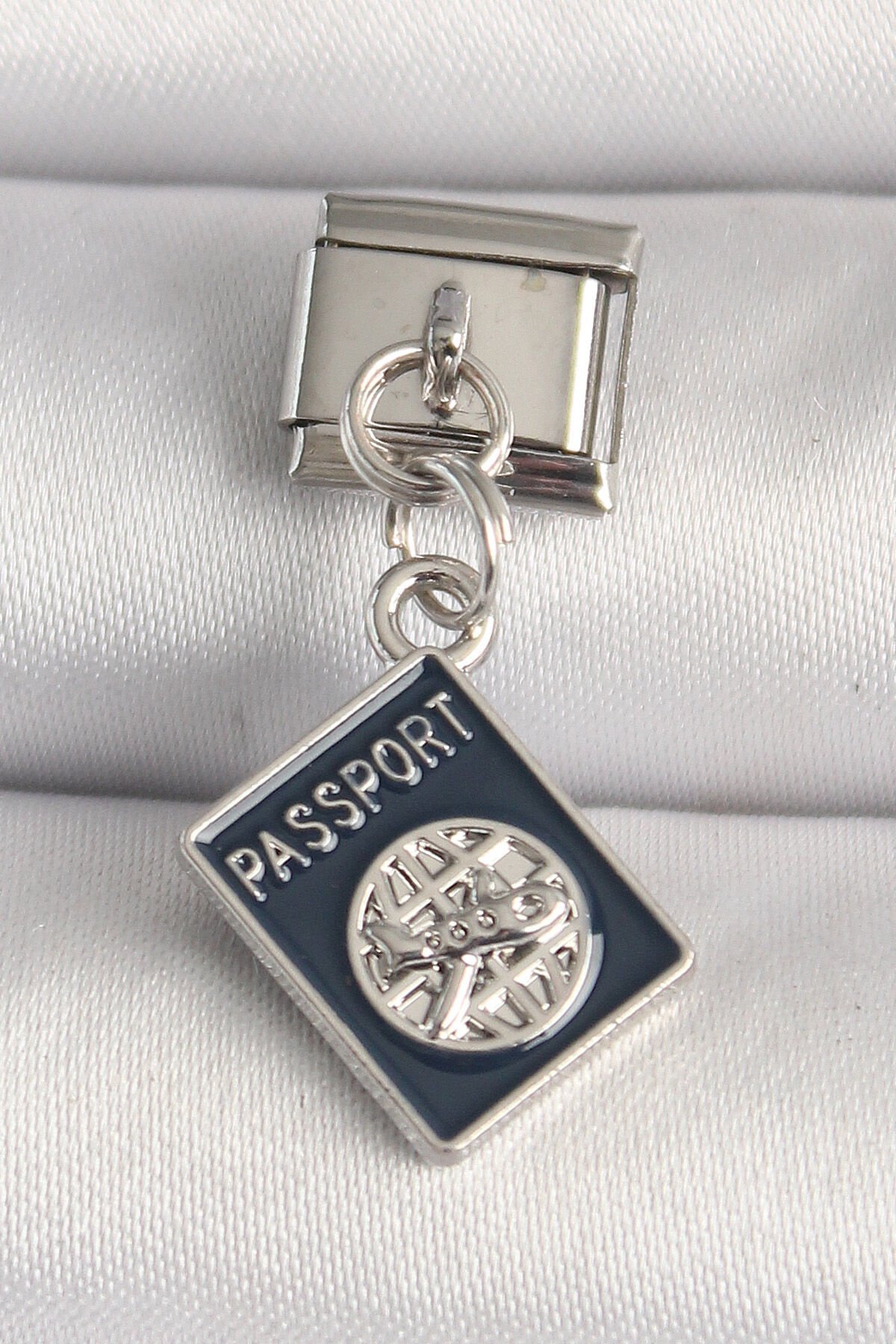 316L Çelik Gümüş Renk Passport Model Nomination Charm - TJ-BC1225