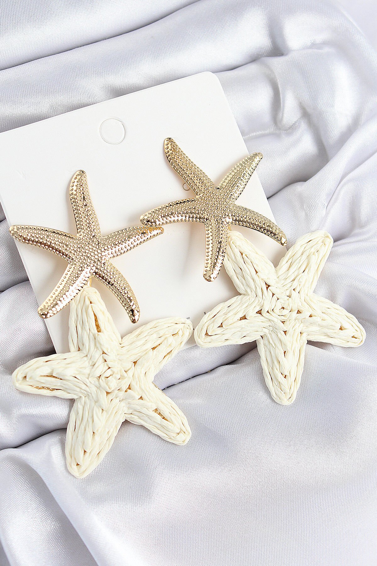 Pirinç Sallantılı Krem Deniz Yıldızı Model Gold Renk Hasır Küpe - TJ-BKP11029