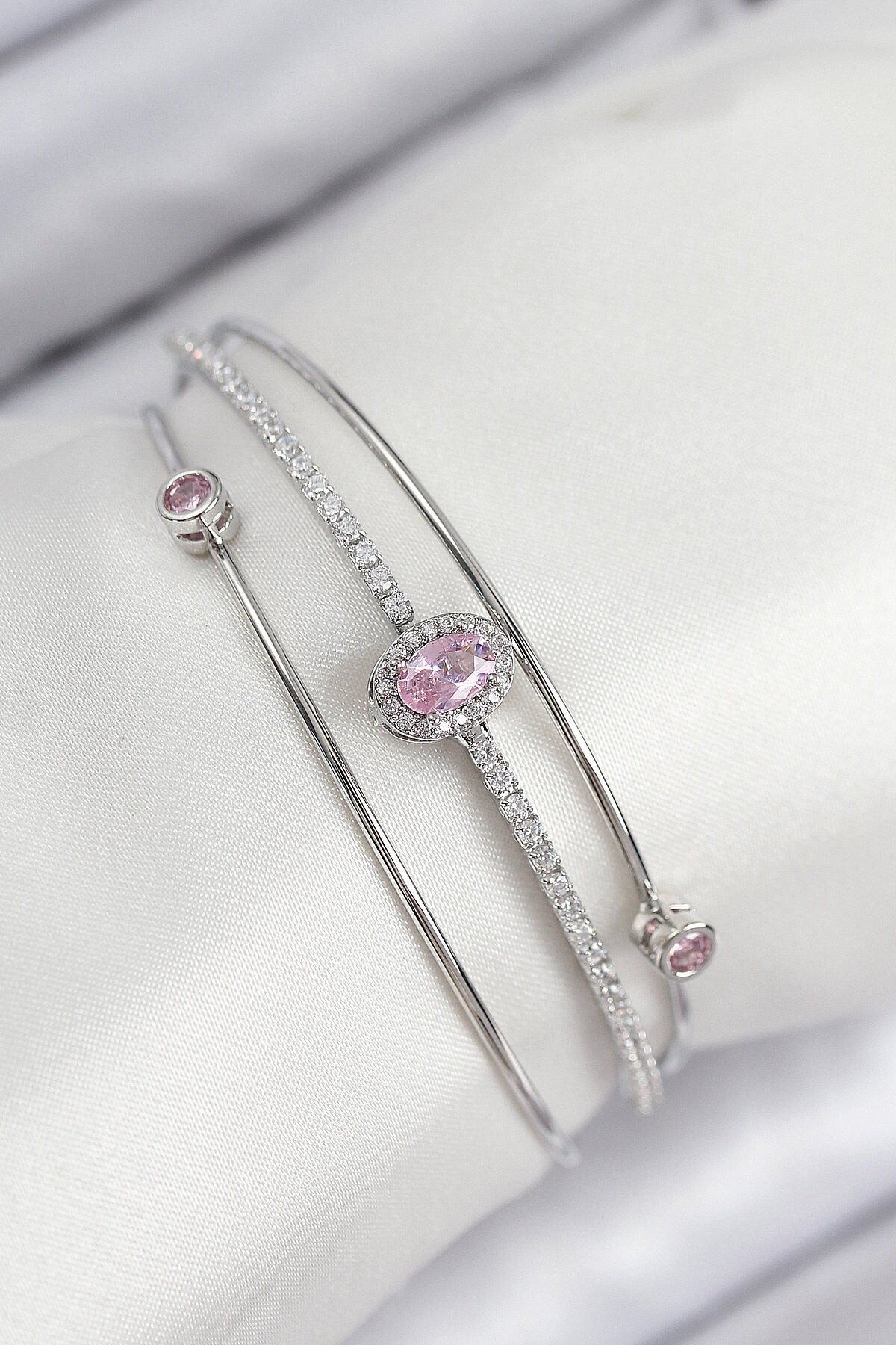 Pirinç Zirkon Taşlı Baget Model Gümüş Renk Kadın Bileklik - TJ-BB7864