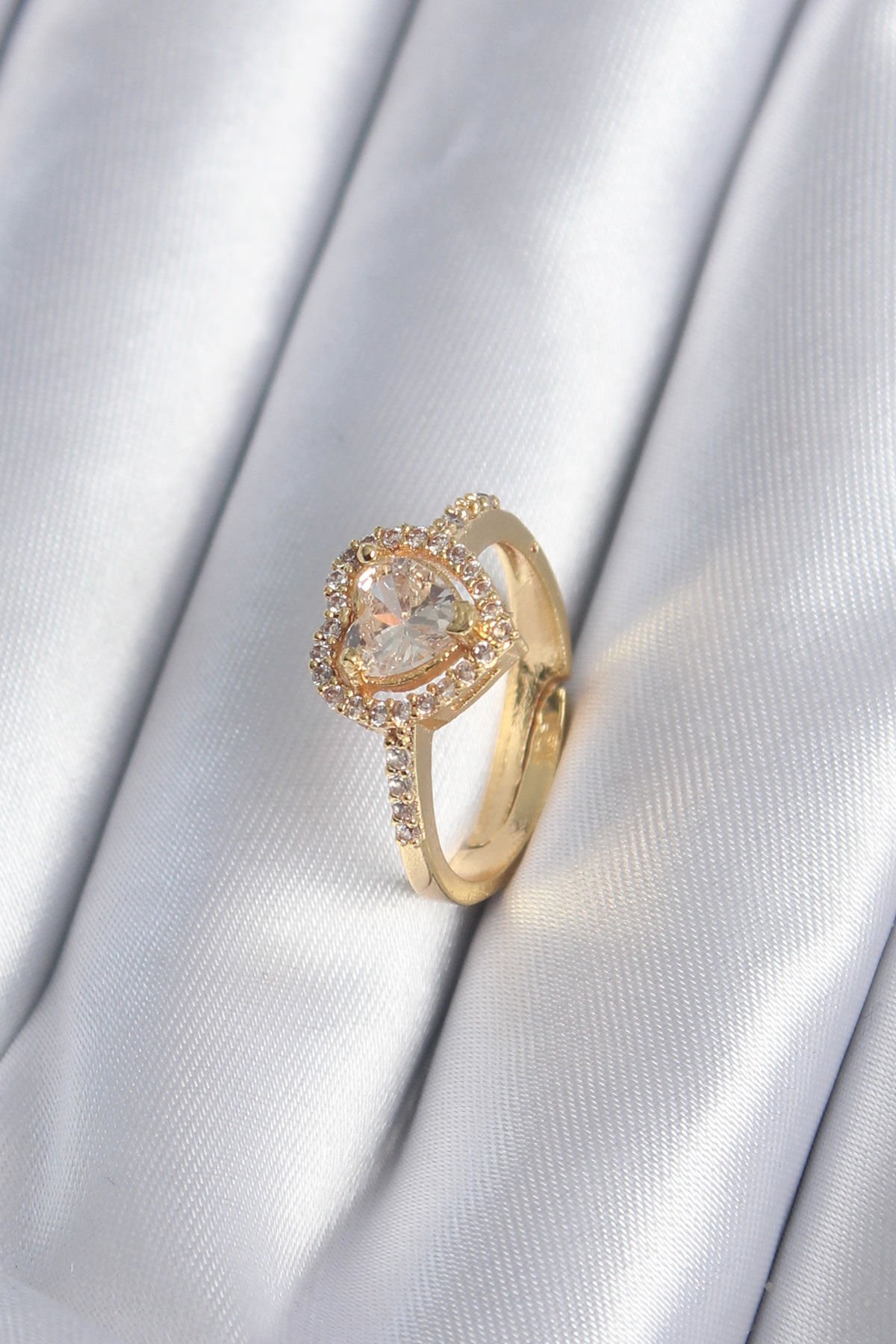 Pirinç Gold Renk Zirkon Taşlı Kalp Charm Model Kadın Yüzük - TJ-BYK2858