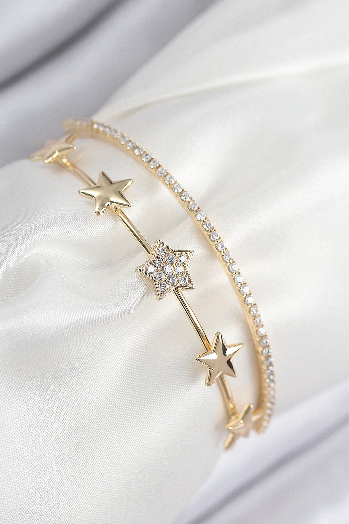 Pirinç Zirkon Taşlı Yıldız Model Gold Renk Kadın Bileklik - TJ-BB7877