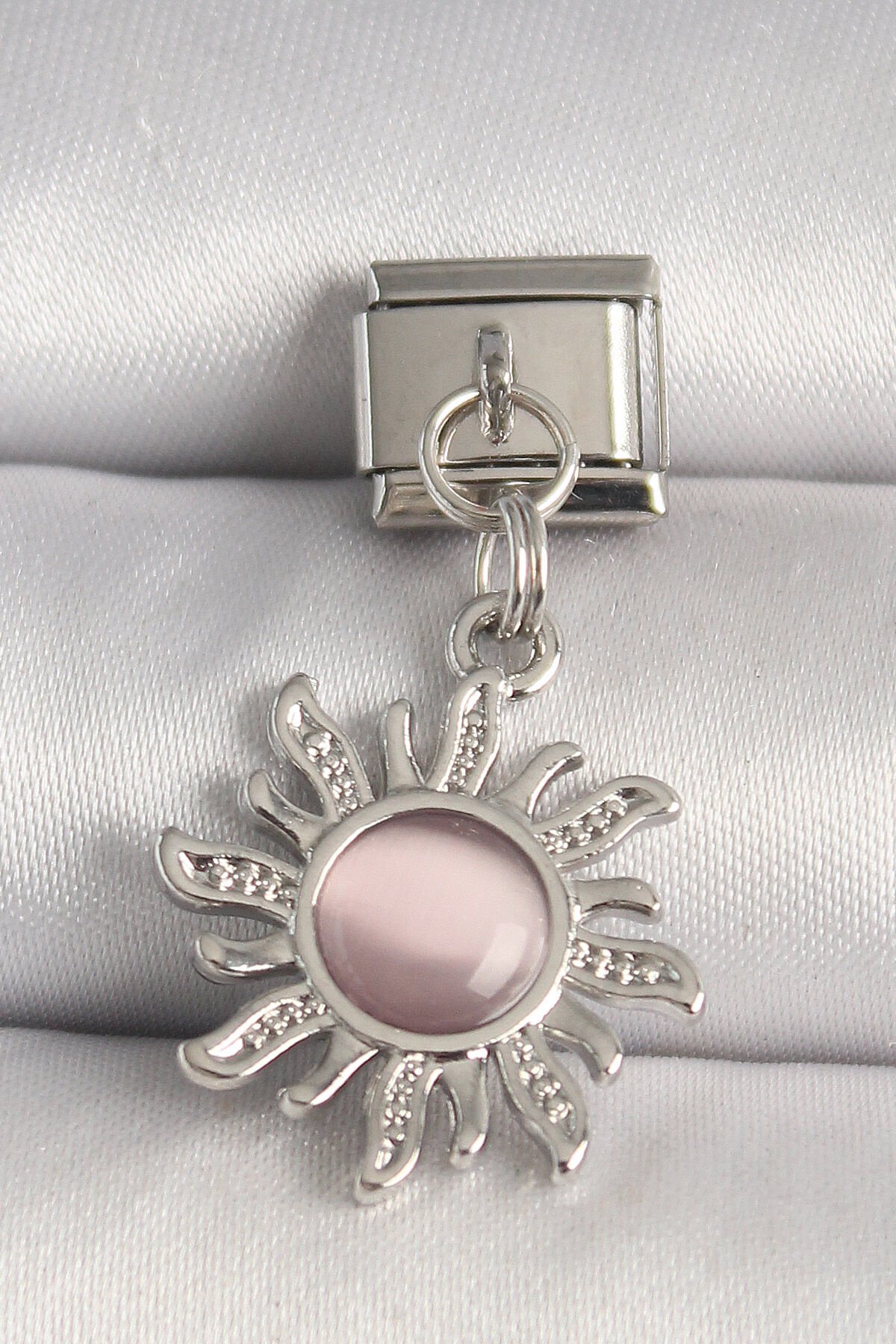 316L Çelik Gümüş Renk Pembe Mineli Güneş Model Nomination Charm - TJ-BC1266