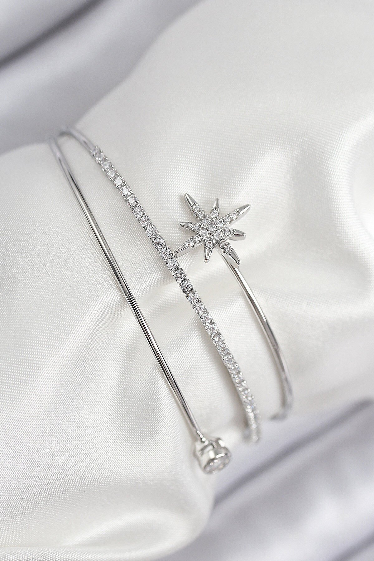 Pirinç Zirkon Taşlı Kutup Yıldızı Model Gümüş Renk Kadın Bileklik - TJ-BB7888