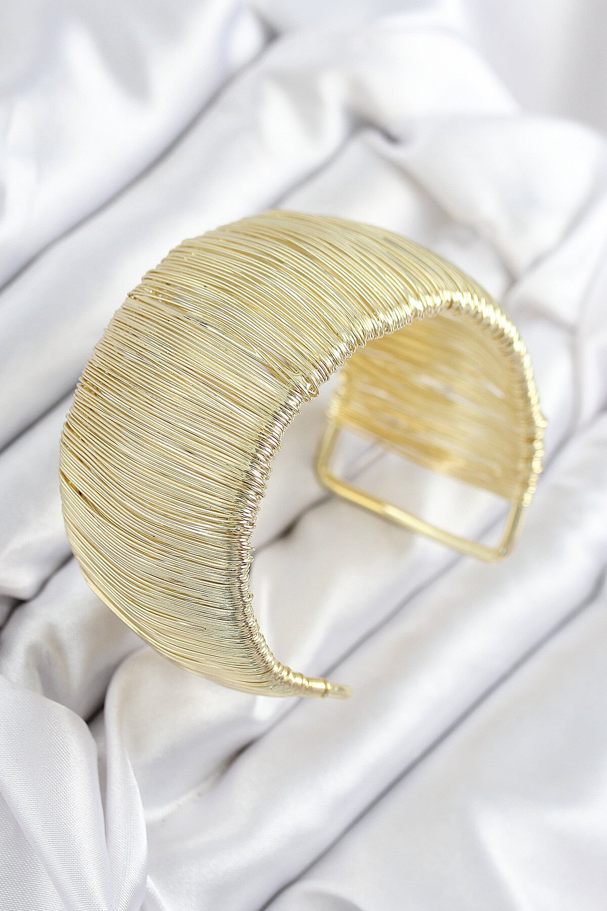 Pirinç Tel Sarma Model Gold Renk Kadın Bileklilk - TJ-BB7893