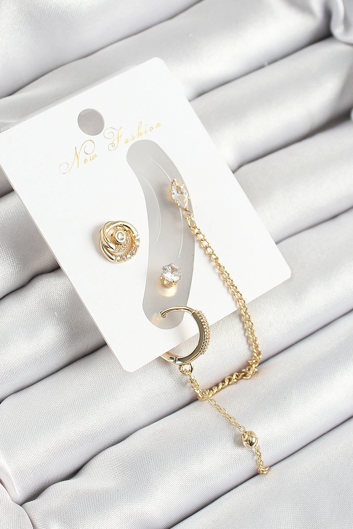 Pirinç Halka Figürlü Zirkon Taşlı Gold Renk 3'lü Kıkırdak Kadın Küpe Set - TJ-BKP10671