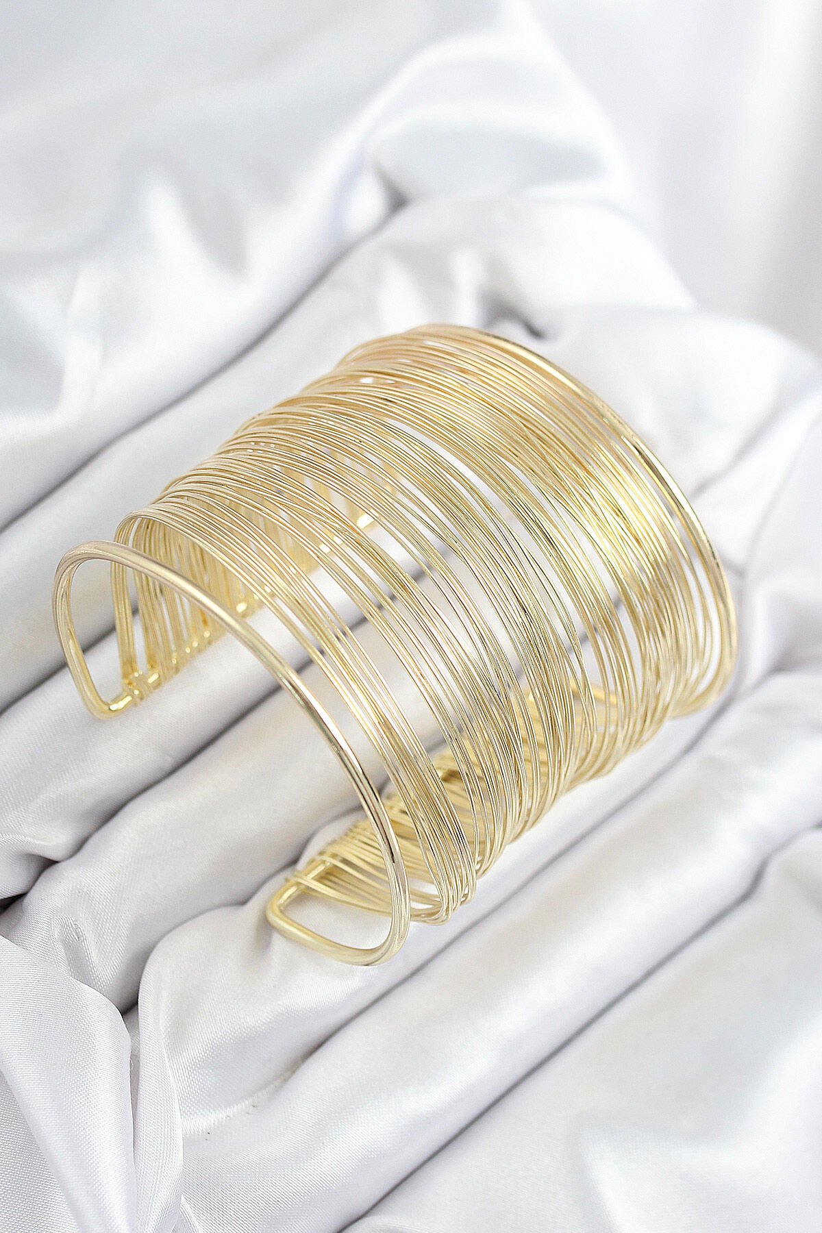 Pirinç Tel Sarma Model Gold Renk Kadın Bileklilk - TJ-BB7895