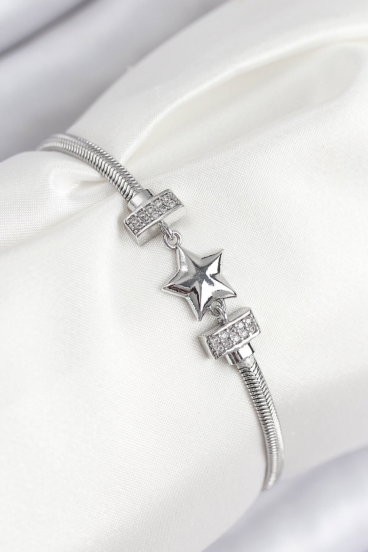 Pirinç Zirkon Taşlı Yonca Model Gümüş Renk Kadın Bileklik - TJ-BB7898