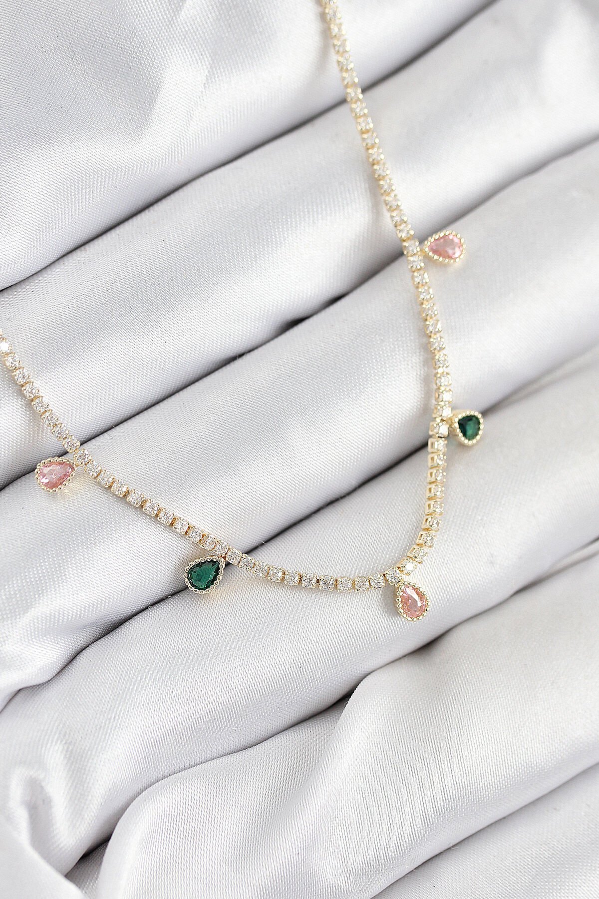 Pirinç Zirkon Taşlı Su Yolu Damla Model Gold Renk Kadın Kolye - TJ-BKO10545