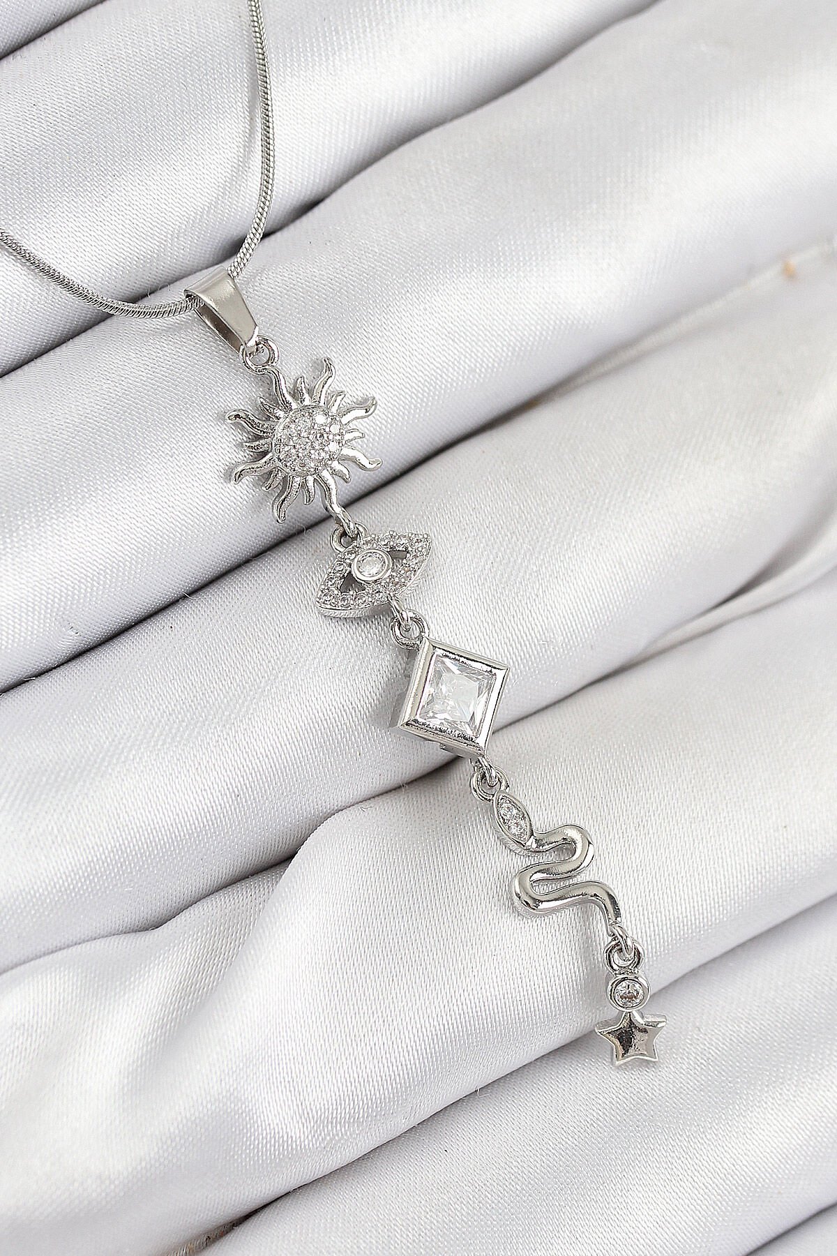 316L Çelik Zirkon Taşlı Güneş Ve Ay Enerji Model Gümüş Renk Kadın Kolye - TJ-BKO10551