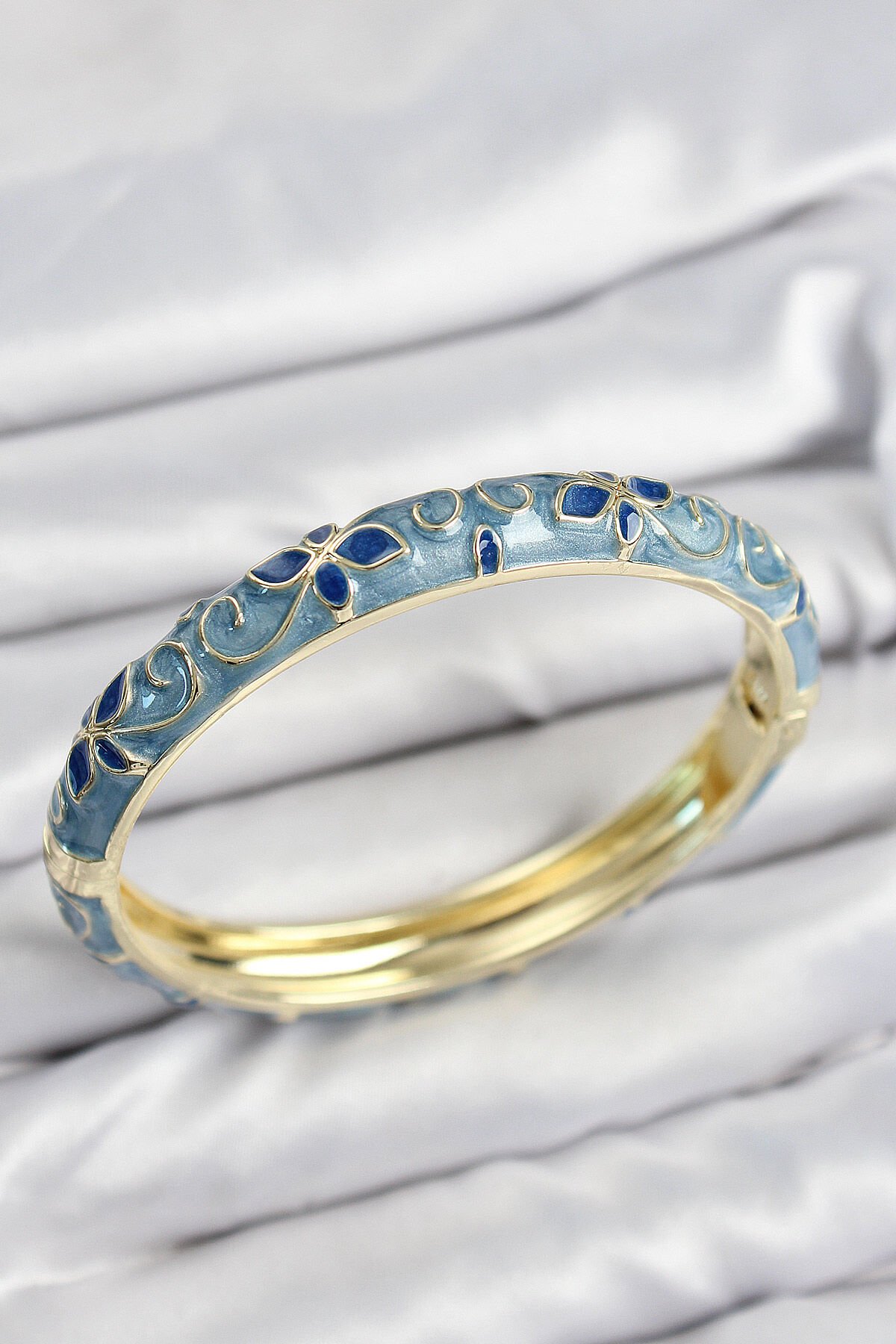 Mineli Pirinç Mavi Çiçek Motifli Gold Kadın Kelepçe - TJ-BB7631