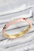 Mineli Pirinç Pembe Çiçek Motifli Gold Kadın Kelepçe - TJ-BB7632