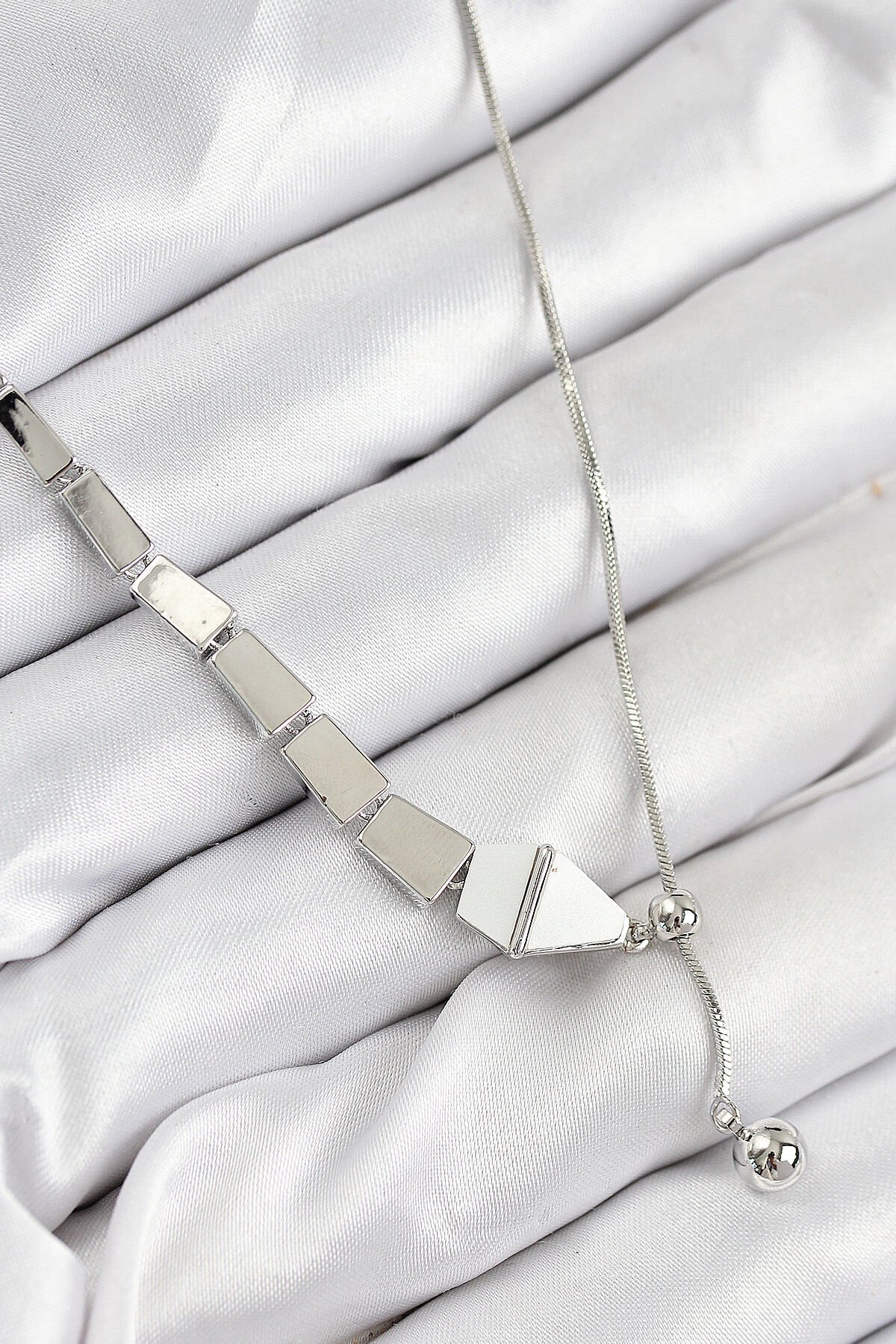 Pirinç Yılan Model Gümüş Renk Asansörlü Kadın Kolye - TJ-BKO10553