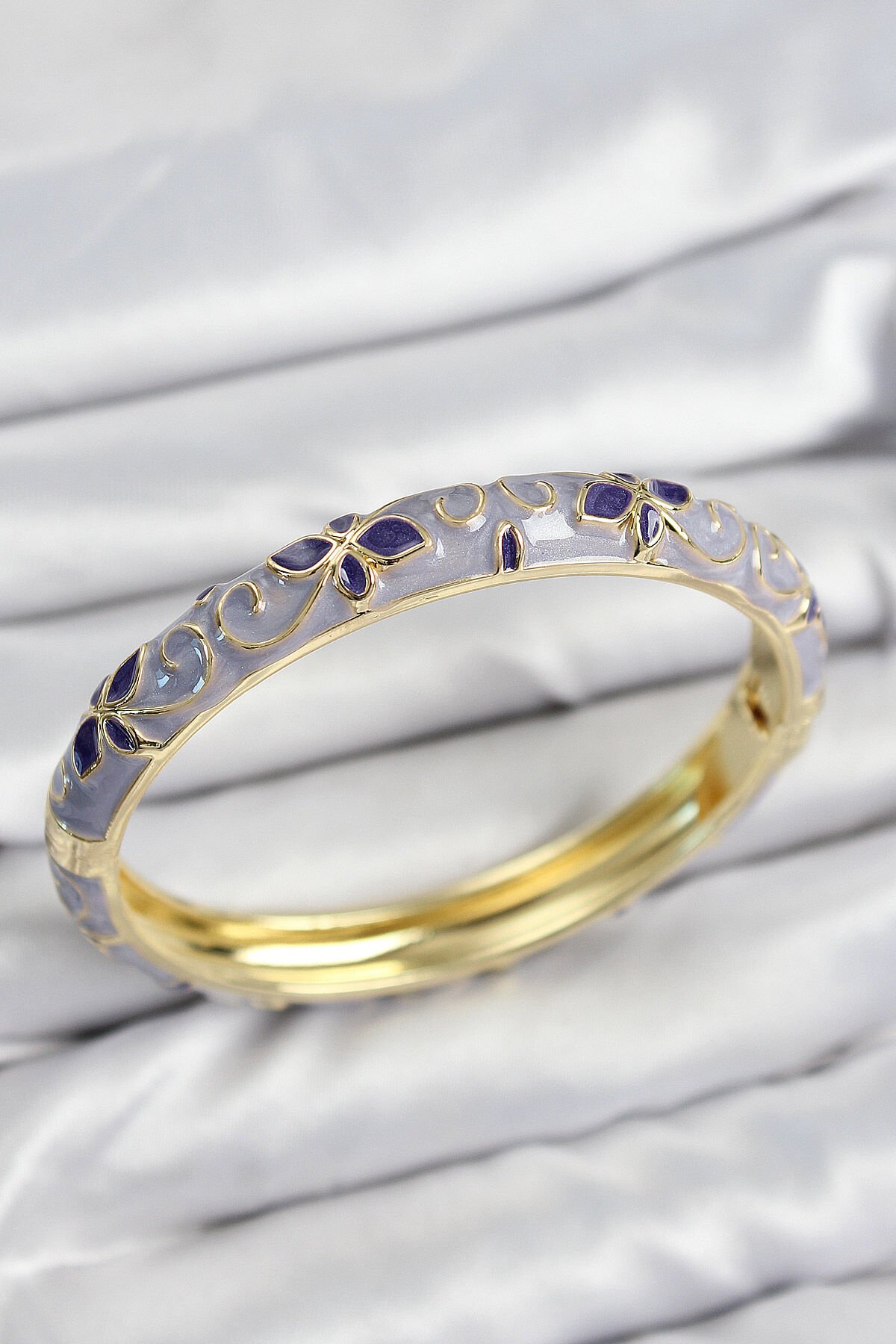 Mineli Pirinç Mor Çiçek Motifli Gold Kadın Kelepçe - TJ-BB7635