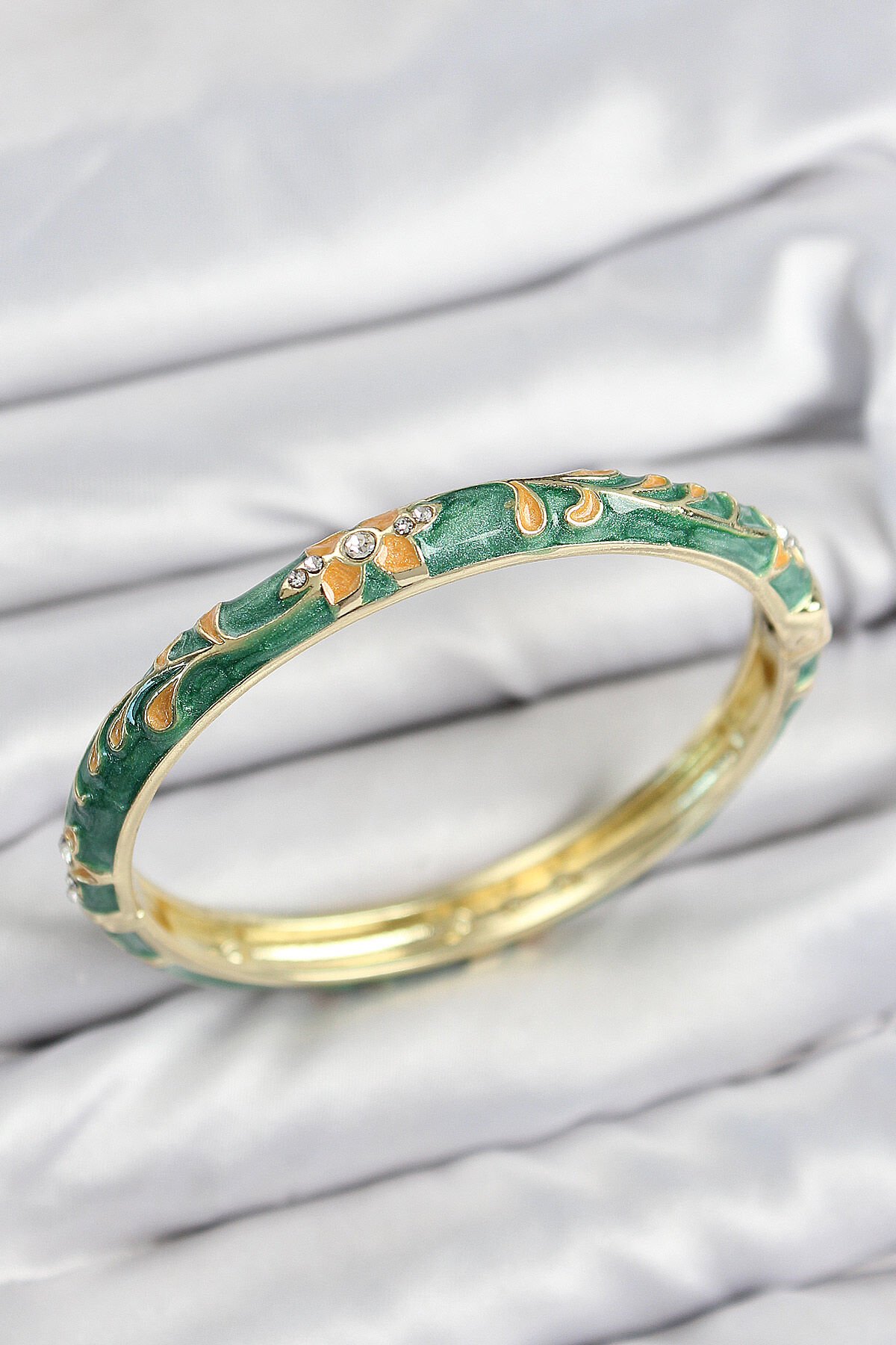 Mineli Pirinç Zirkon Taşlı Yeşil Çiçek Motifli Gold Kadın Kelepçe - TJ-BB7639