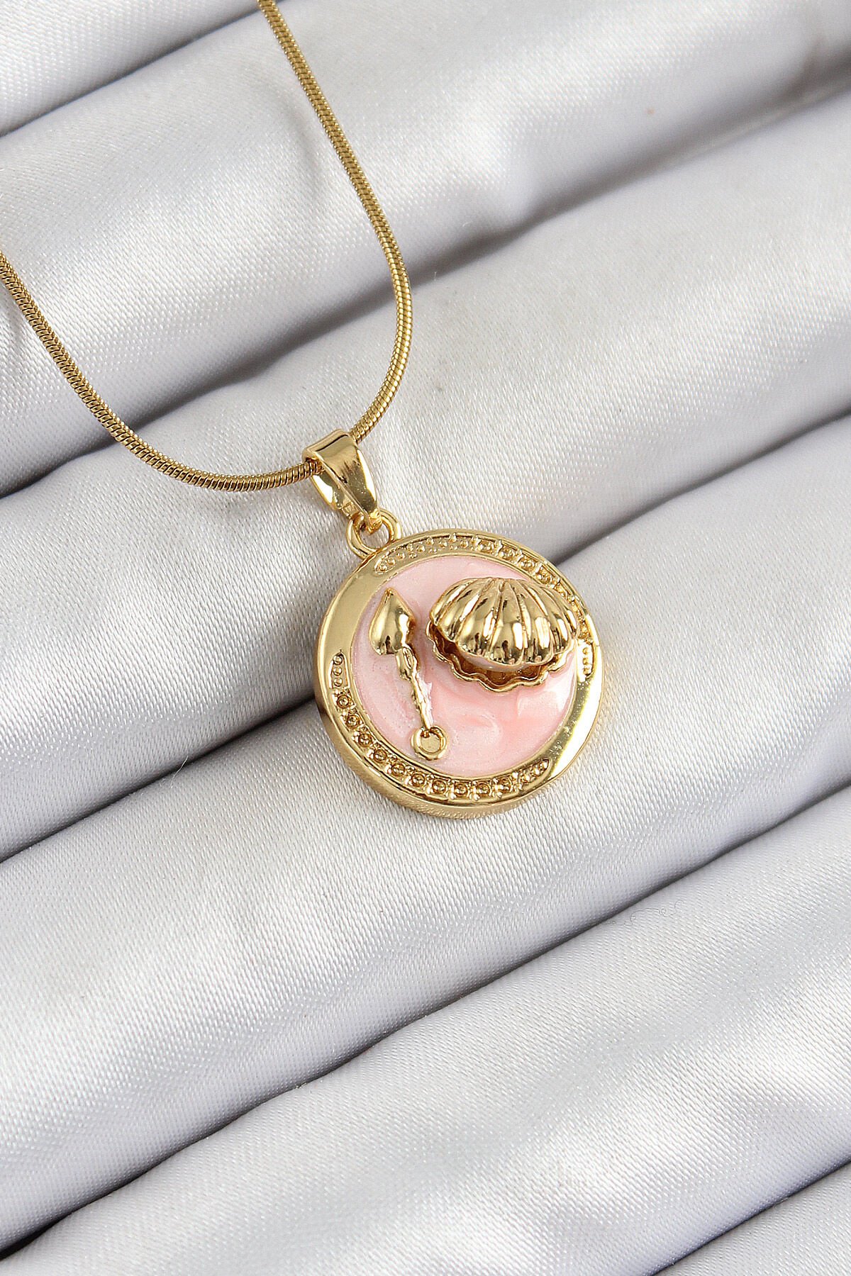 316L Çelik Zincir Pembe Mineli Sanatsal Portre İstiridye Model Gold Renk Kadın Kolye - TJ-BKO10268