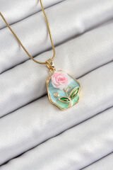 316L Çelik Zincir Zirkon Taşlı Pembe ve Yeşil Sanatsal Portre Gül Figürlü Beşgen Model Gold Renk Kadın Kolye - TJ-BKO10274