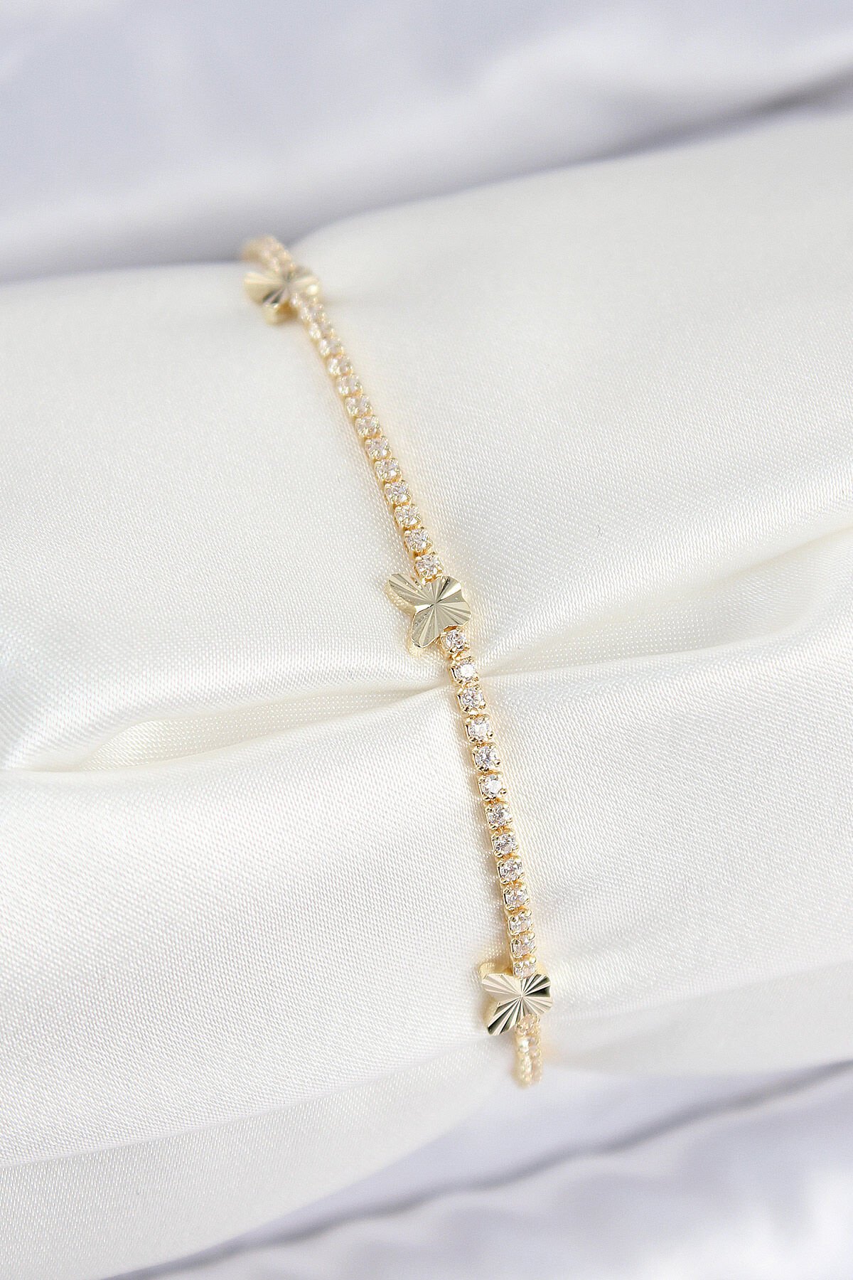 Pirinç Zirkon Taşlı Kelebek Model Gold Renk Kadın Bilekilk - TJ-BB7658