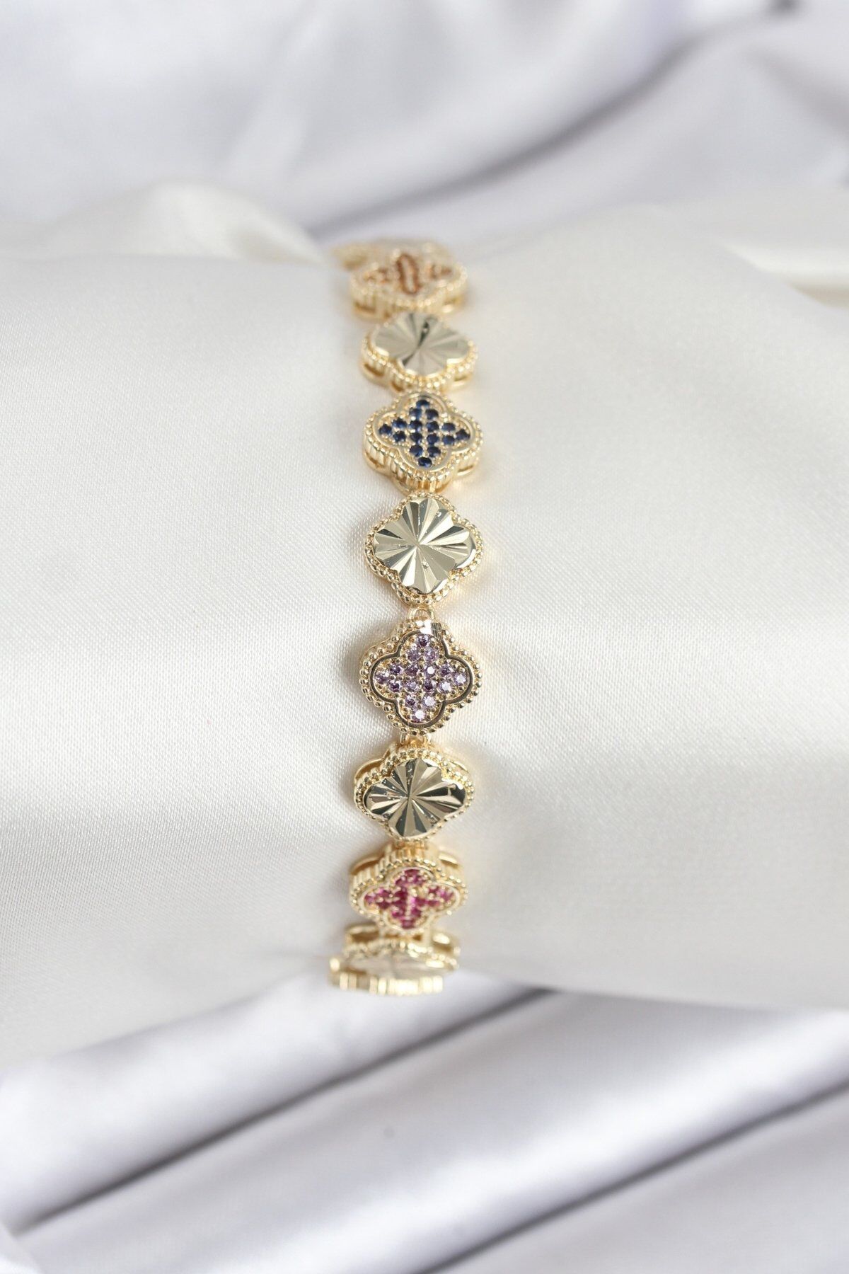 Pirinç VIP Seri Yonca Zirkon Taşlı Kadın Bileklik - TJ-BB7910