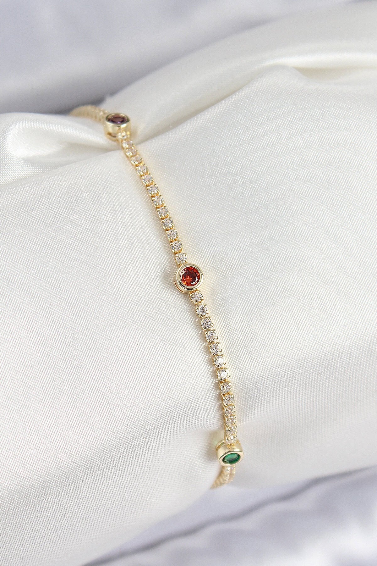 Pirinç Zirkon Taşlı Asorti Model Gold Renk Kadın Bilekilk - TJ-BB7664