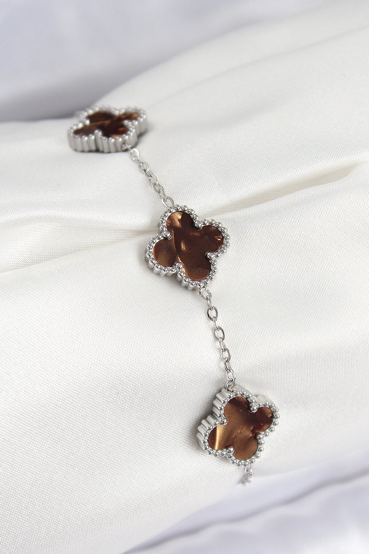 316L Çelik Sedefli Kahverengi Gümüş Renk Yonca Kadın Bileklik - TJ-BB7669