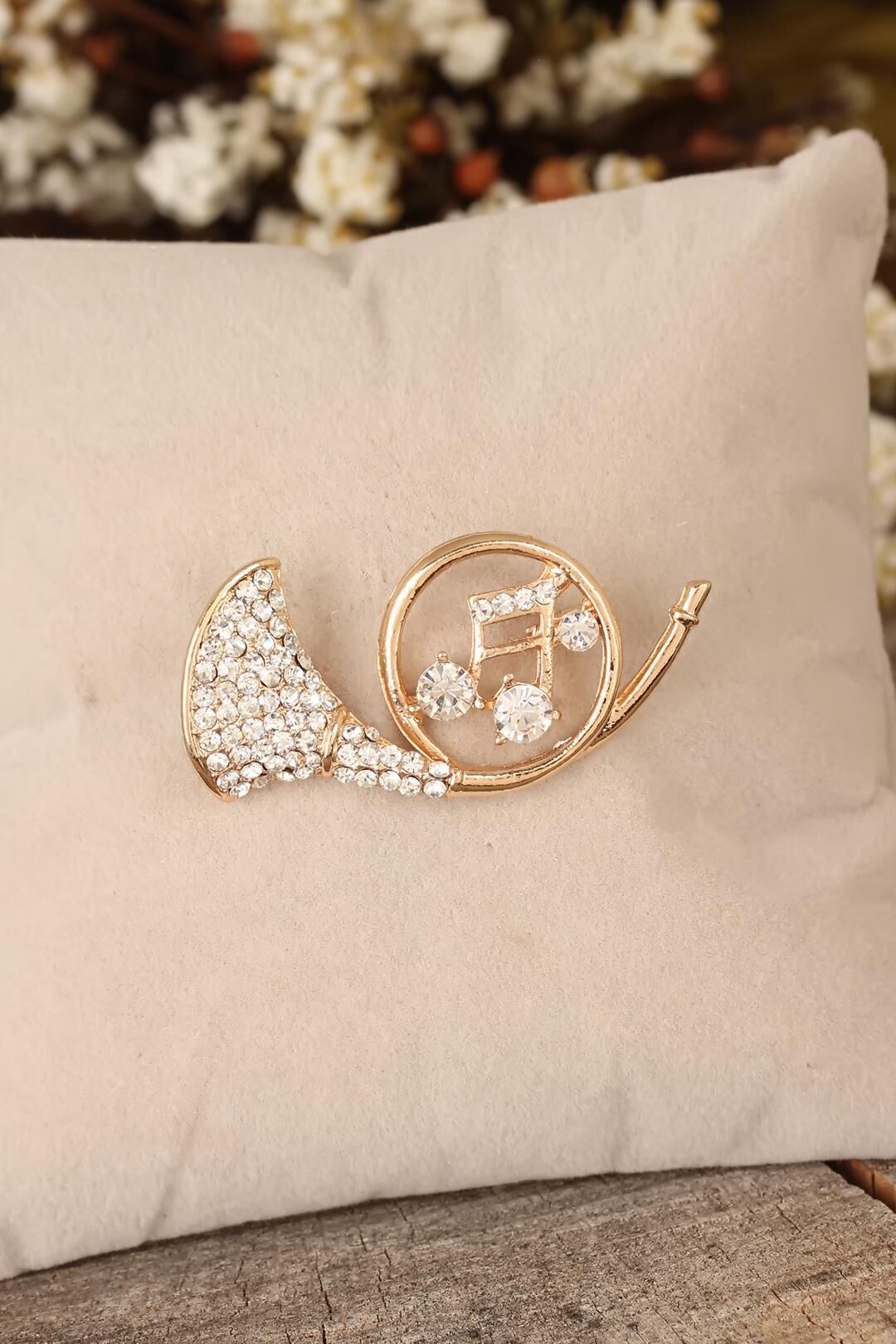 Zirkon Taşlı Saksafon Figürlü Broş - TJ-BRS262