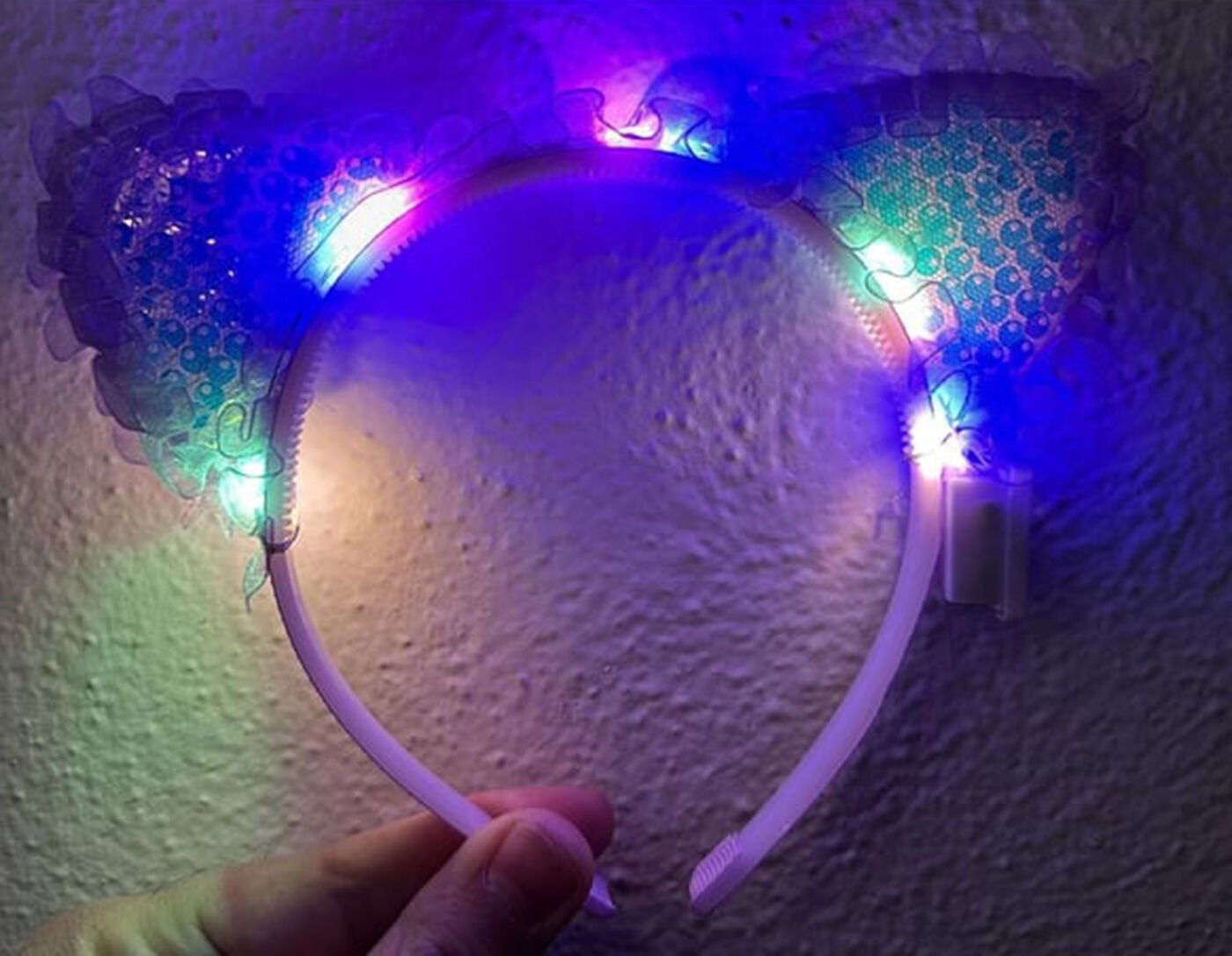 Kenarları Dantelli Mor Pullu Payetli Led Işıklı Kedi Kulak Taç 17x19 cm (4944)