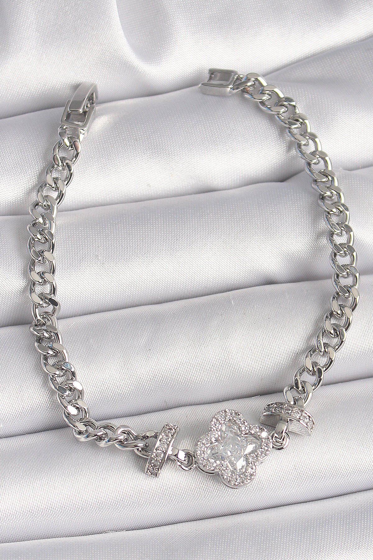 Pirinç Gümüş Renk Zirkon Taşlı Yonca Figür Zincir Model Kadın Bileklik - TJ-BB6819
