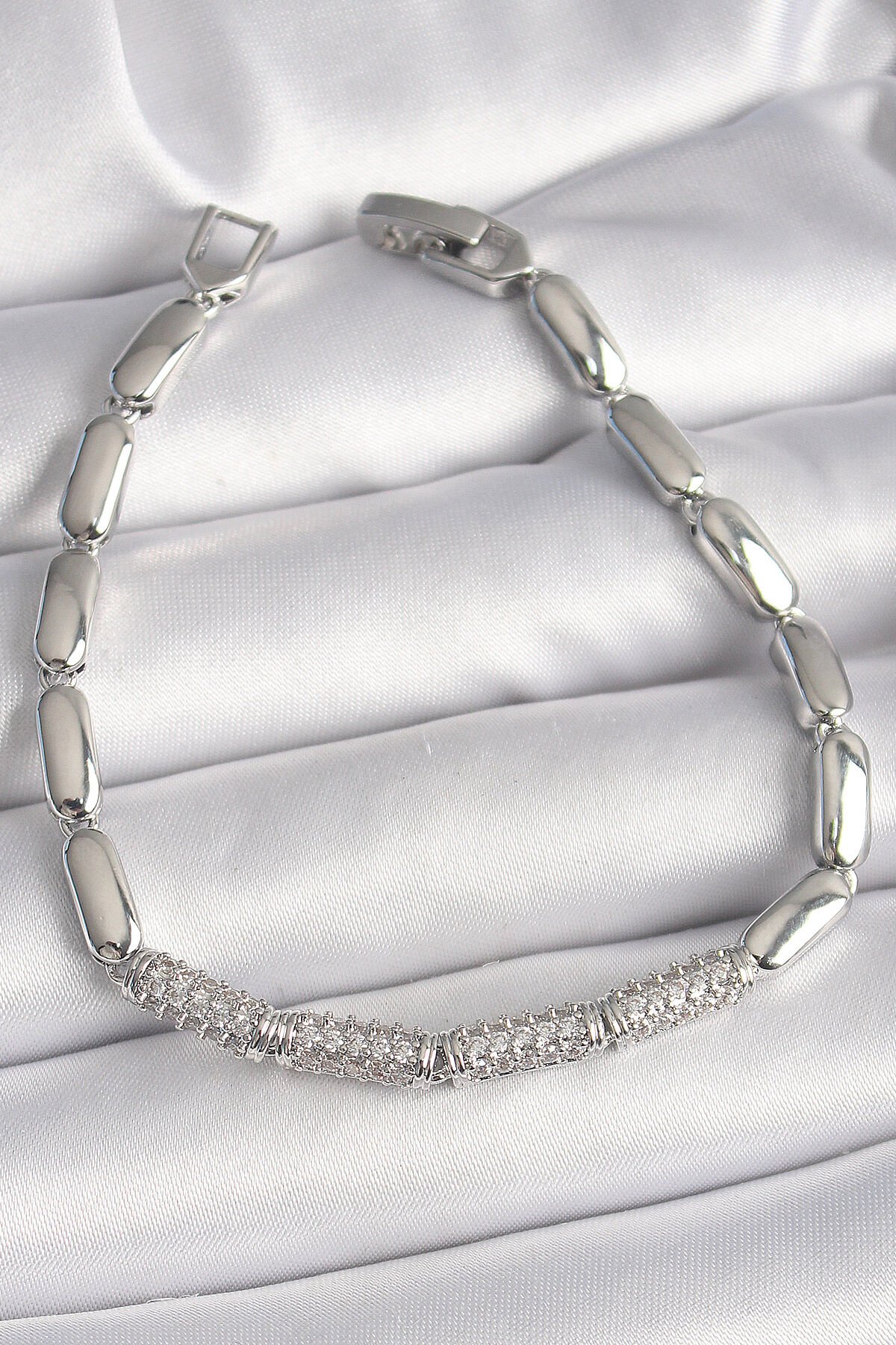 Pirinç Gümüş Renk Zirkon Taşlı Arpa Zincir Model Kadın Bileklik - TJ-BB6821