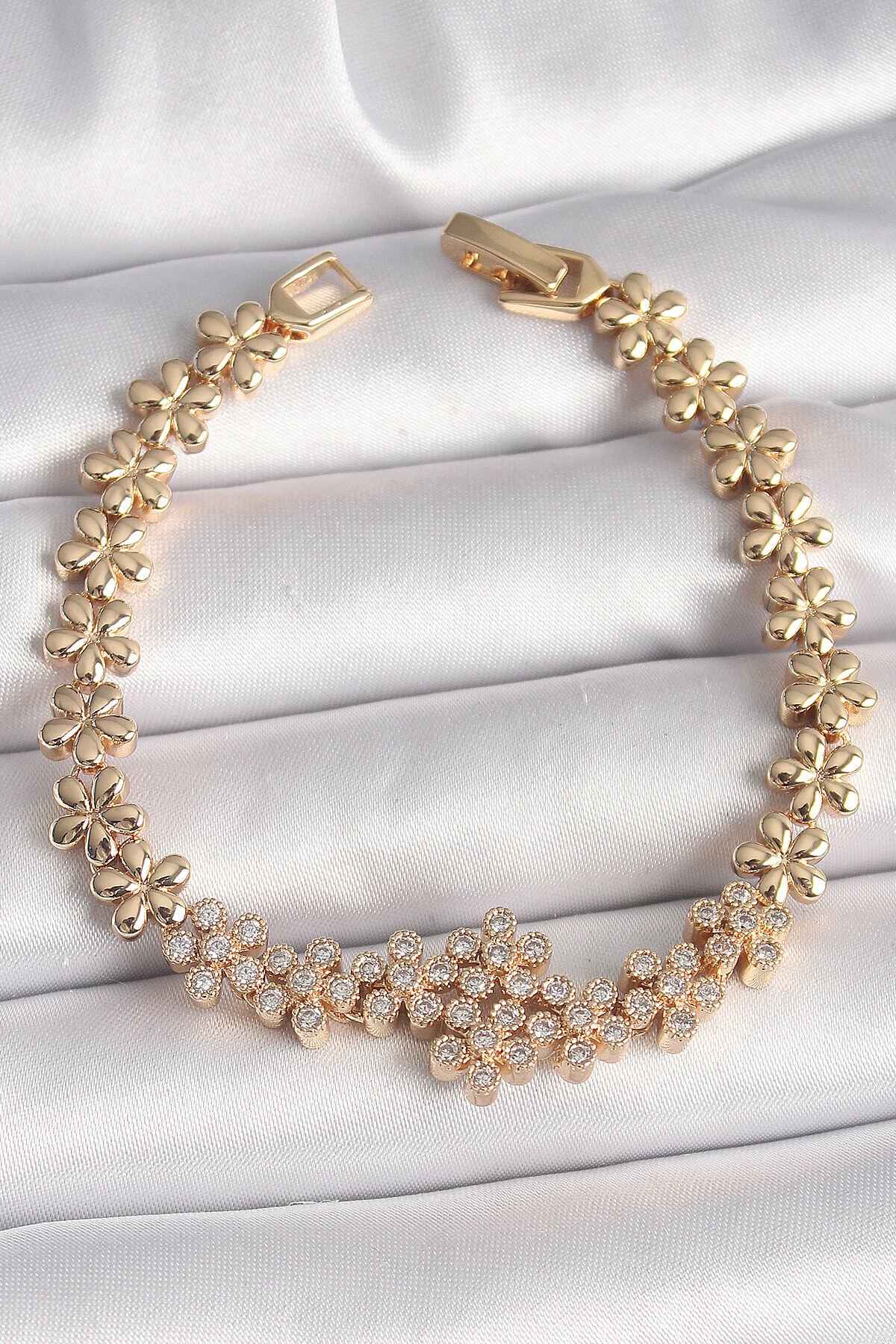 Pirinç Gold Renk Zirkon Taşlı Zincir Çiçek Model Kadın Bileklik - TJ-BB6824