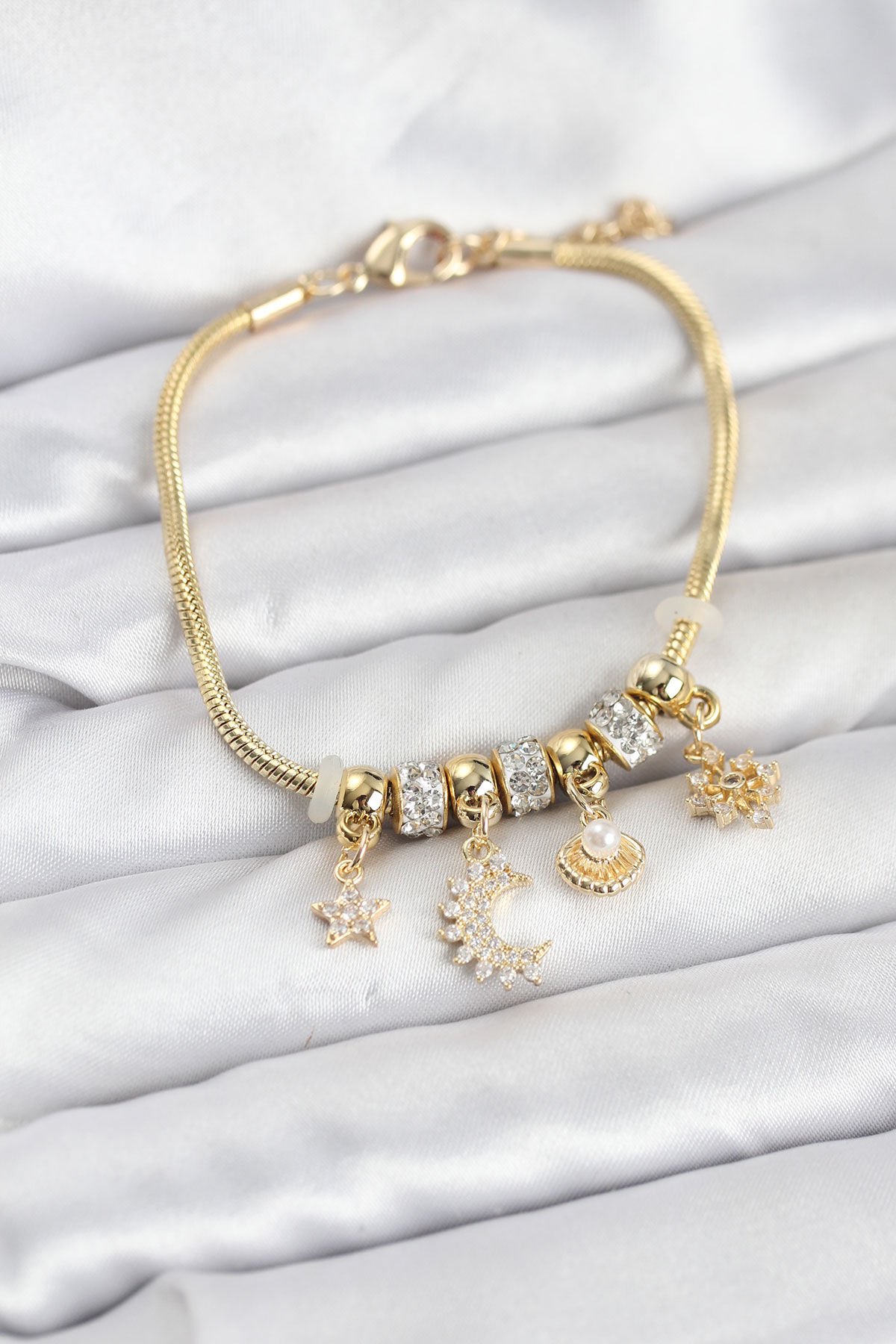Pirinç Gold Renk Ay Charm Model Charmlı Kadın Bileklik - TJ-BB8175