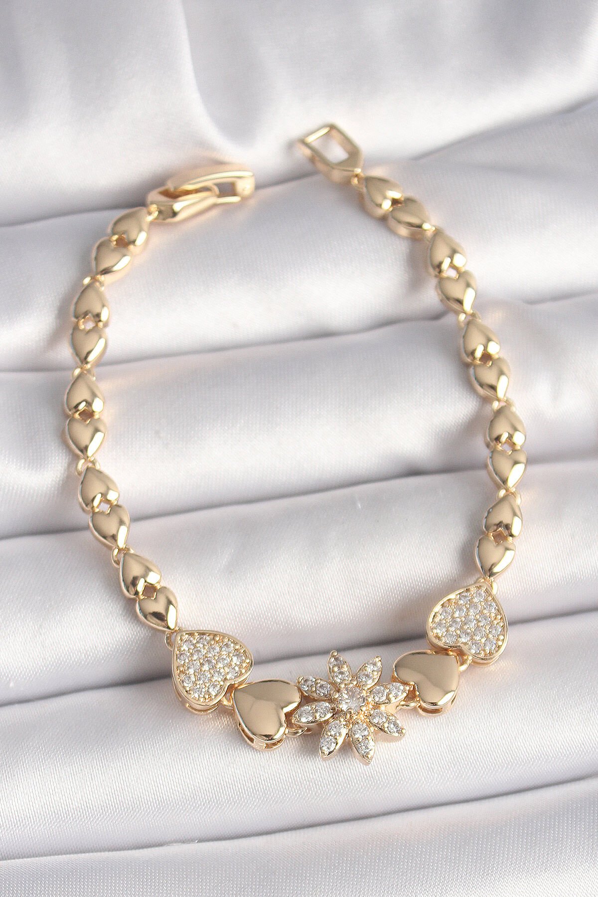 Pirinç Gold Renk Zirkon Taşlı Çiçek Figür Kalp Zincir Model Kadın Bileklik - TJ-BB6832