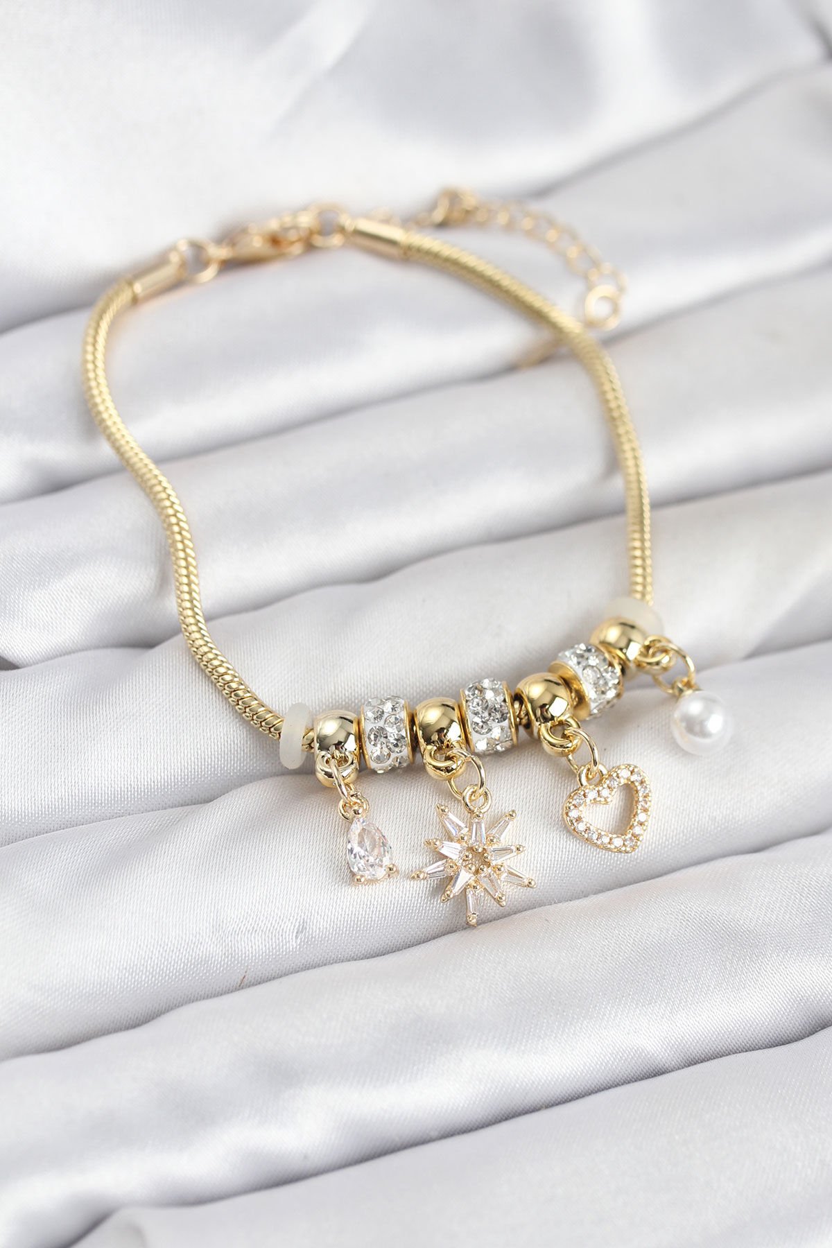 Pirinç Gold Renk Kutup Yıldızı ve Kalp Charmlı Kadın Bileklik - TJ-BB8181