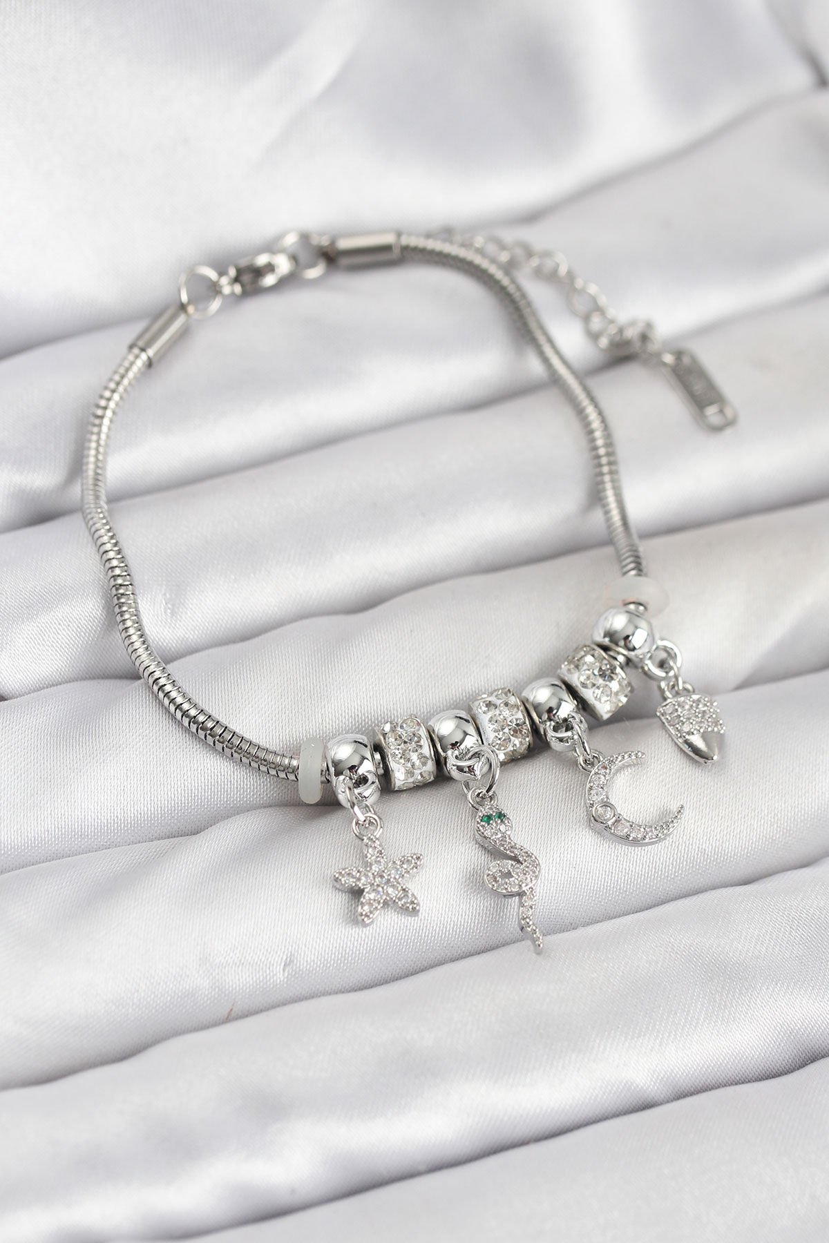 Pirinç Gümüş Renk Yılan Charmlı Kadın Bileklik - TJ-BB8182