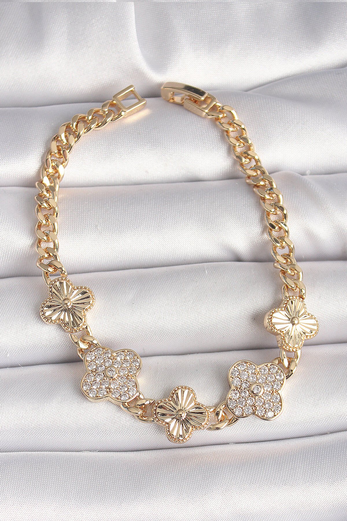 Pirinç Gold Renk Zirkon Taşlı Yonca Model Kadın Bileklik - TJ-BB6836