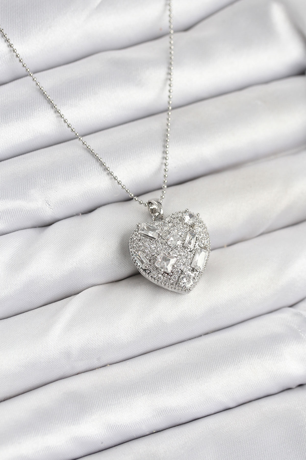 316L Çelik Zincir Gümüş Zirkon Taşlı Kalpli Kadın Kolye - TJ-BKO10625