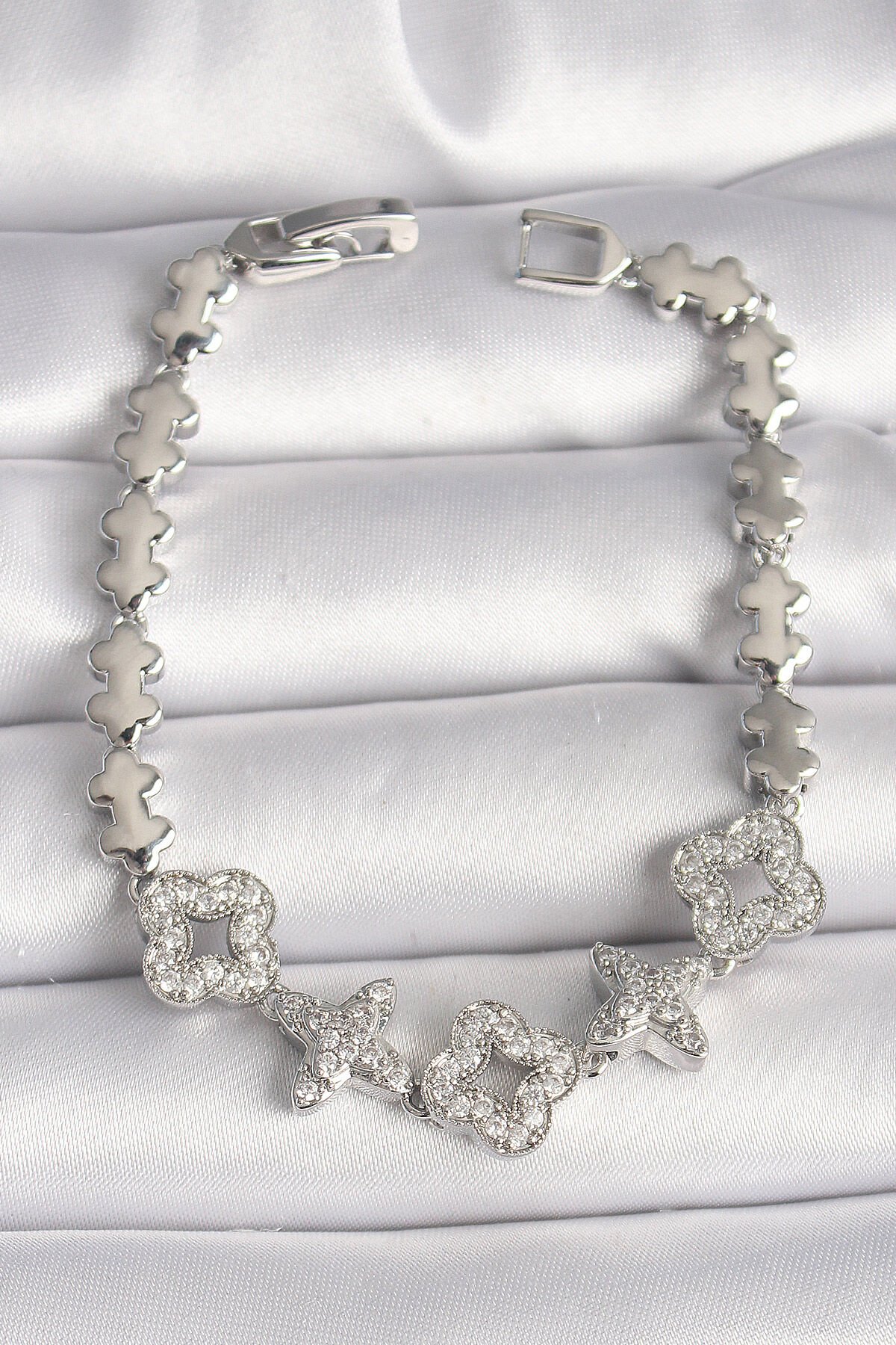 Pirinç Gümüş Renk Zirkon Taşlı Yonca Yıldız Model Kadın Bileklik - TJ-BB6839