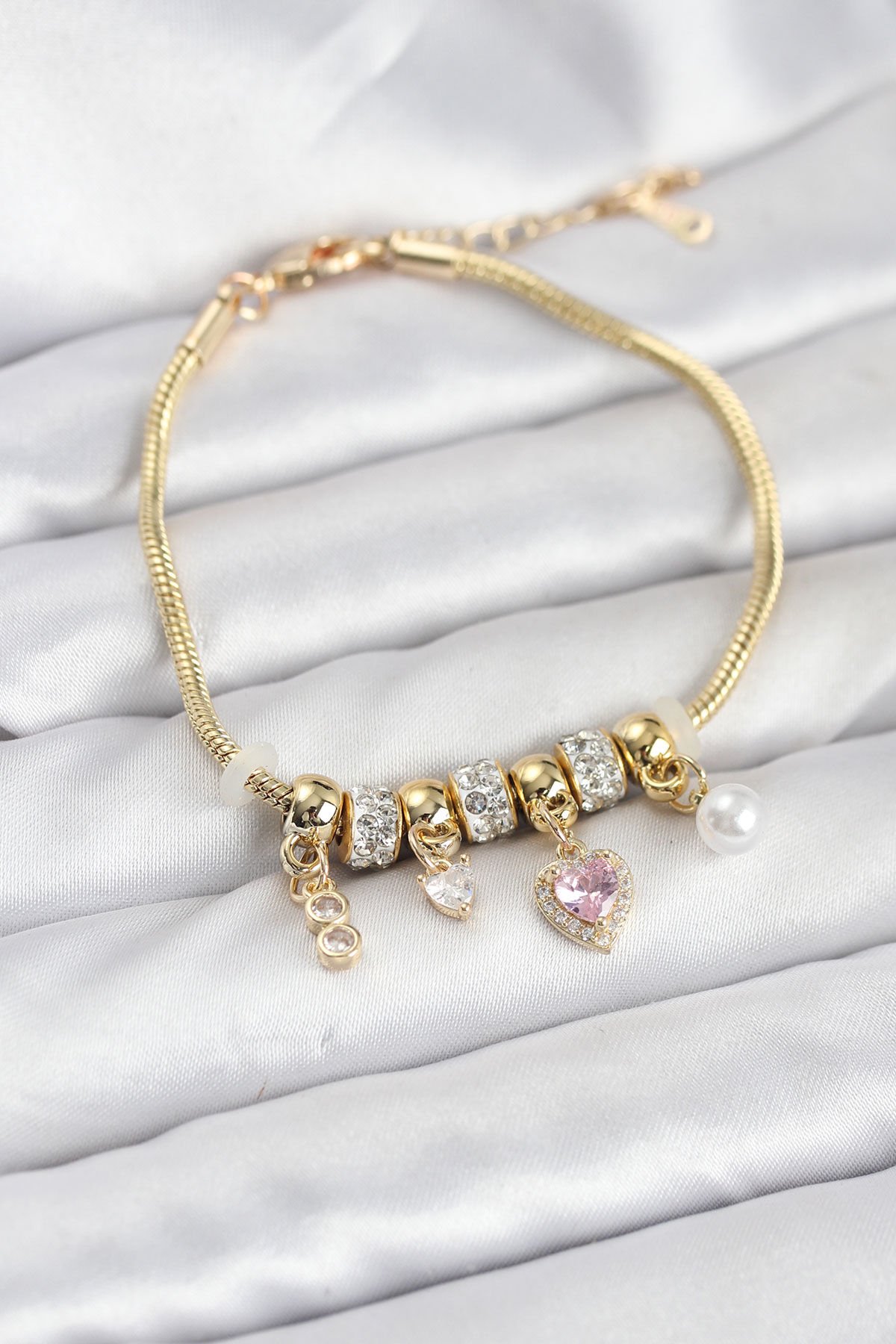 Pirinç Gold Renk Pembe Kalp Charmlı Kadın Bileklik - TJ-BB8191