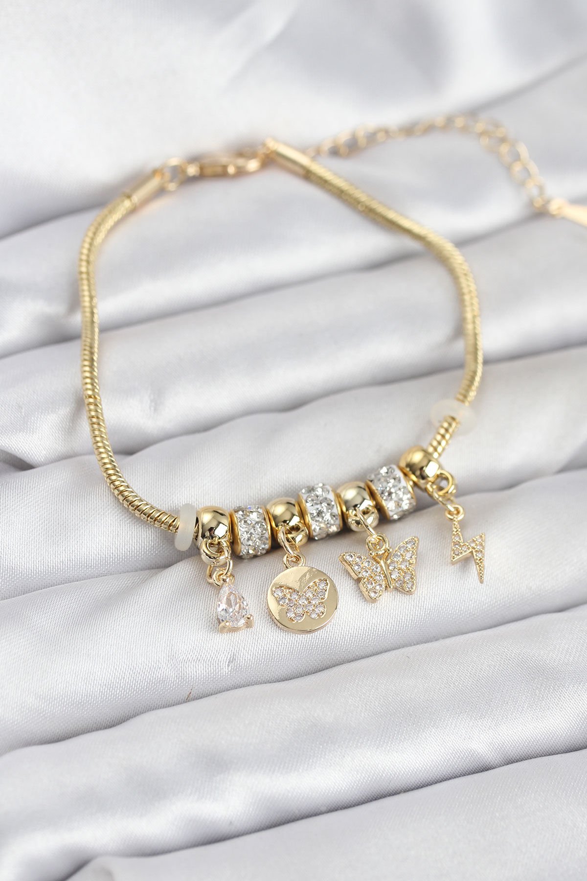 Pirinç Gold Renk Kelebek Charmlı Kadın Bileklik - TJ-BB8193