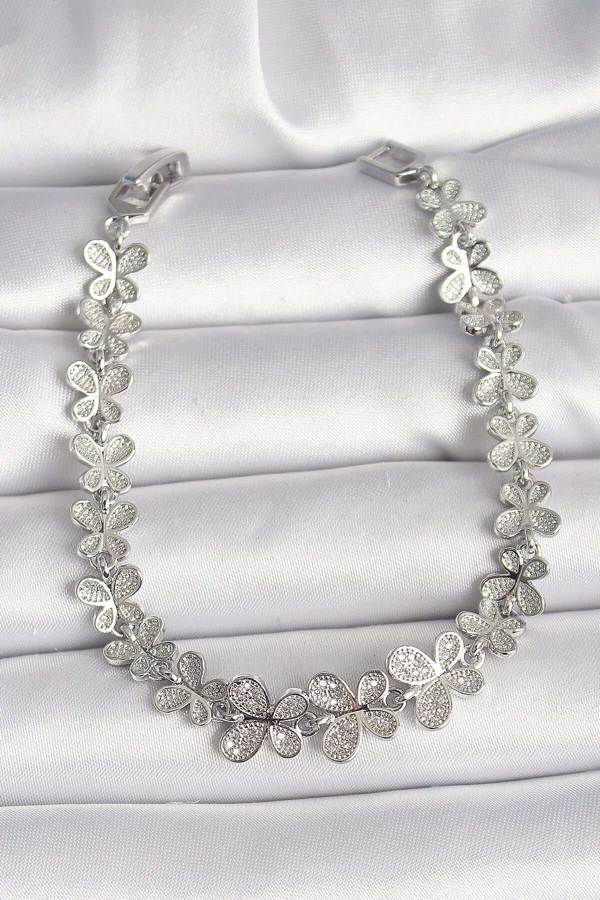 Pirinç Gümüş Renk Zirkon Taşlı Yonca Model Kadın Bileklik - TJ-BB6846