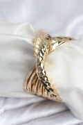 Pirinç Gold Renk Kıvrımlı Yarım Kelepçe Bileklik - TJ-BB7919