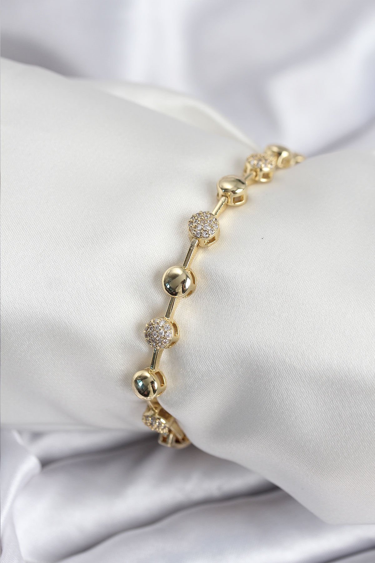 Pirinç VIP Seri Gold Renk Topçuk Model Kadın Bileklik - TJ-BB7923